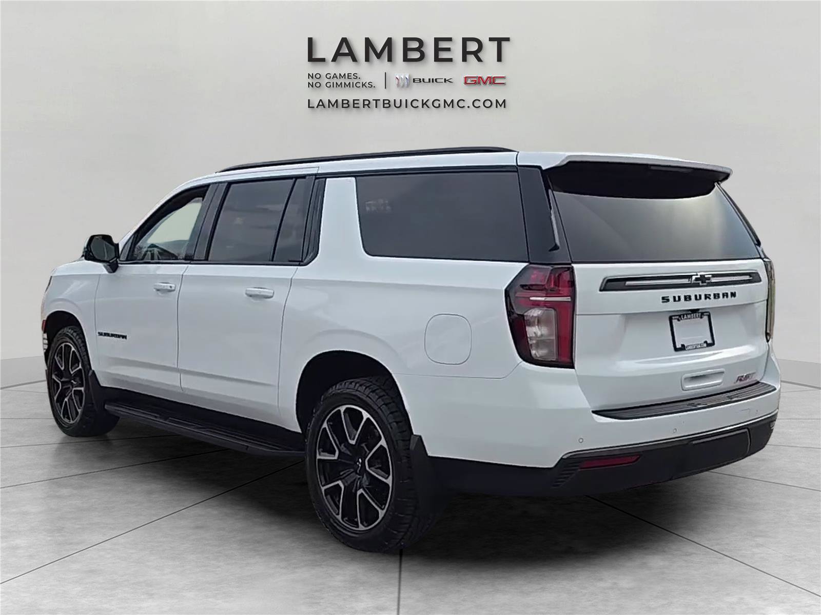 Used 2022 Chevrolet Suburban RST w/ Luxury Package AWD/4WD image 3