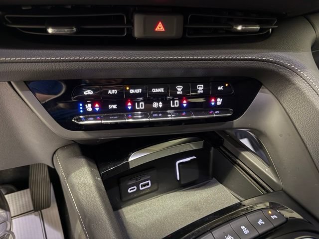 Used 2023 Buick Envision Avenir AWD/4WD image 22