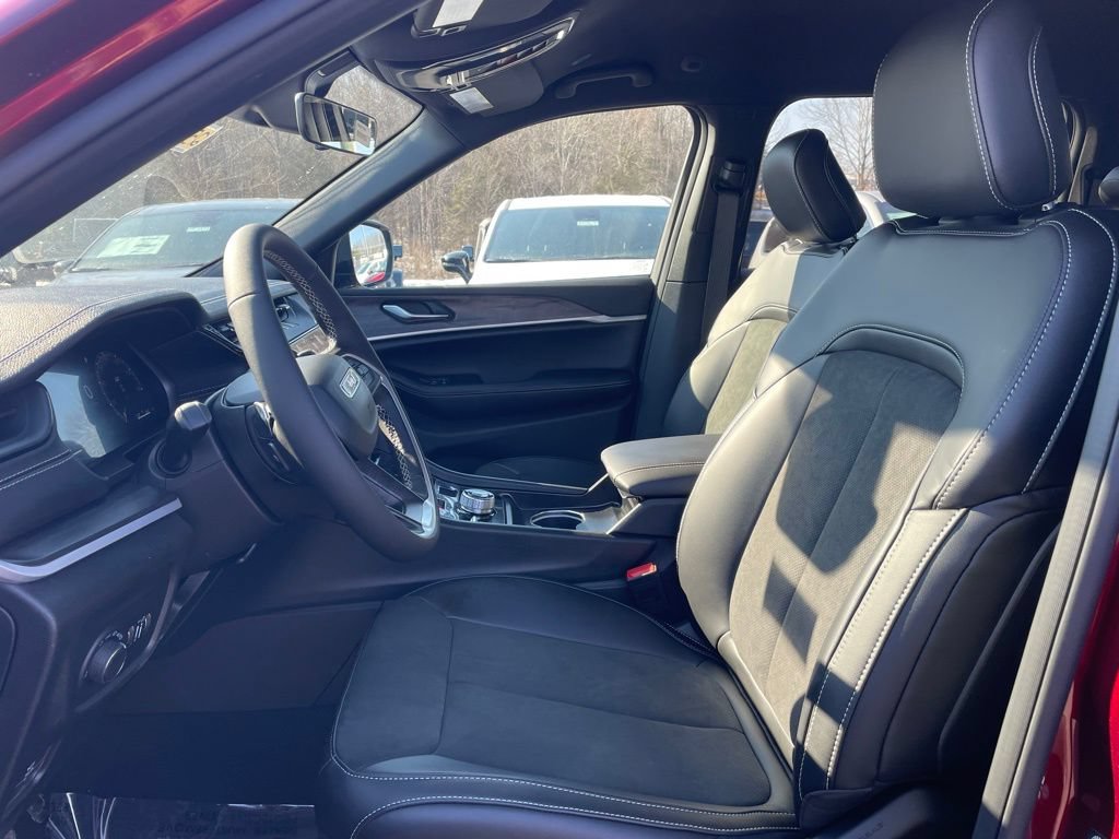 New 2026 Jeep Grand Cherokee Altitude AWD/4WD image 2