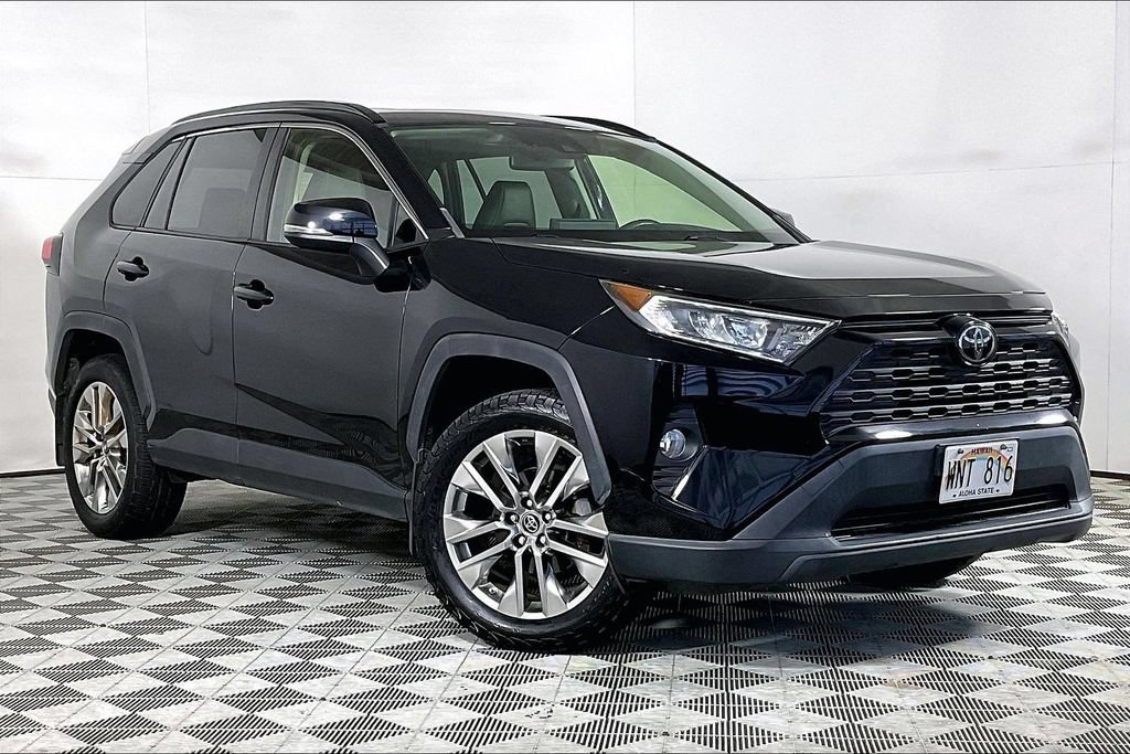 Used 2019 Toyota RAV4 XLE Premium w/ Cold Weather Package AWD/4WD image 12