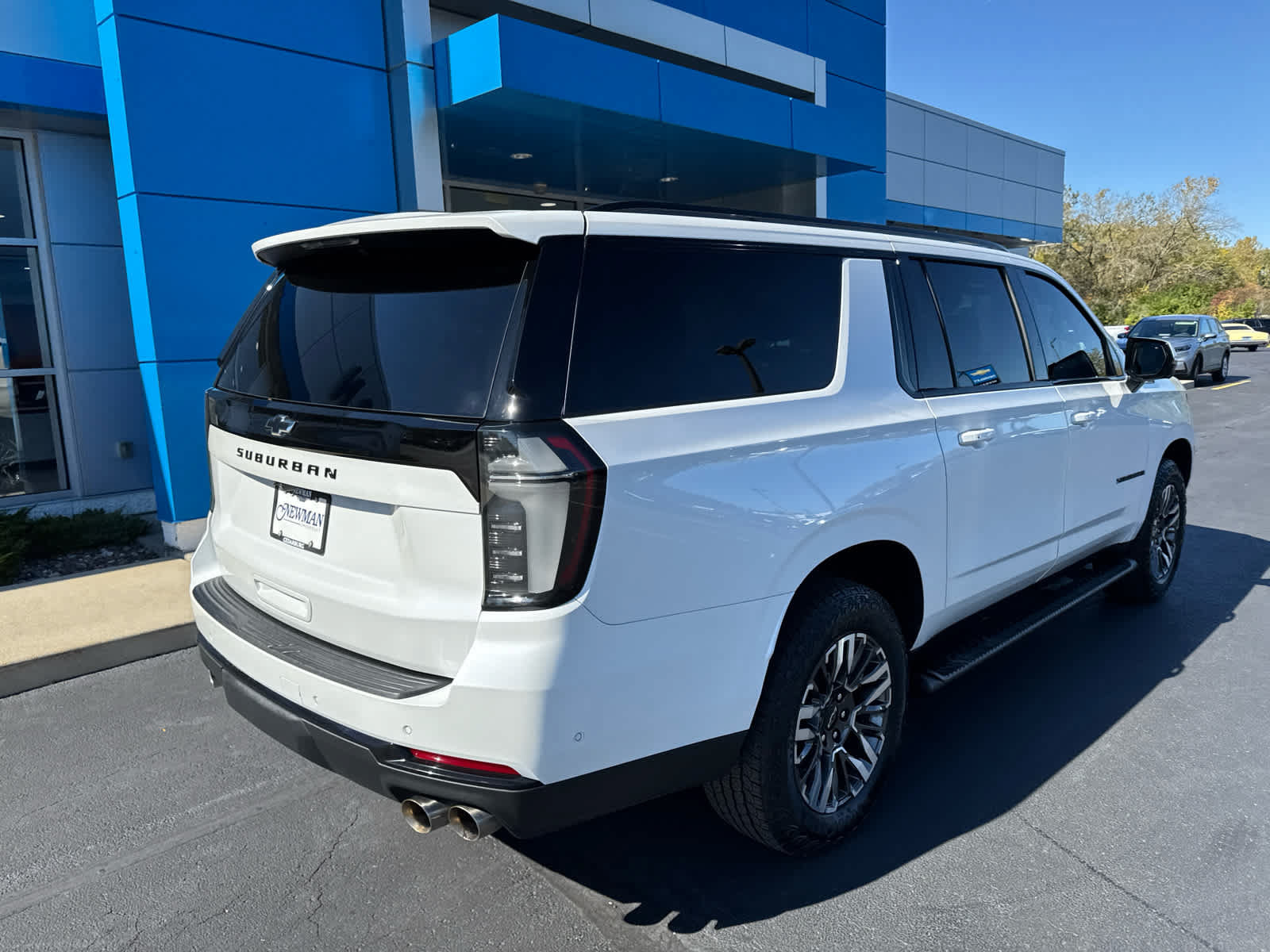 Used 2025 Chevrolet Suburban Z71 w/ Comfort Package AWD/4WD image 8