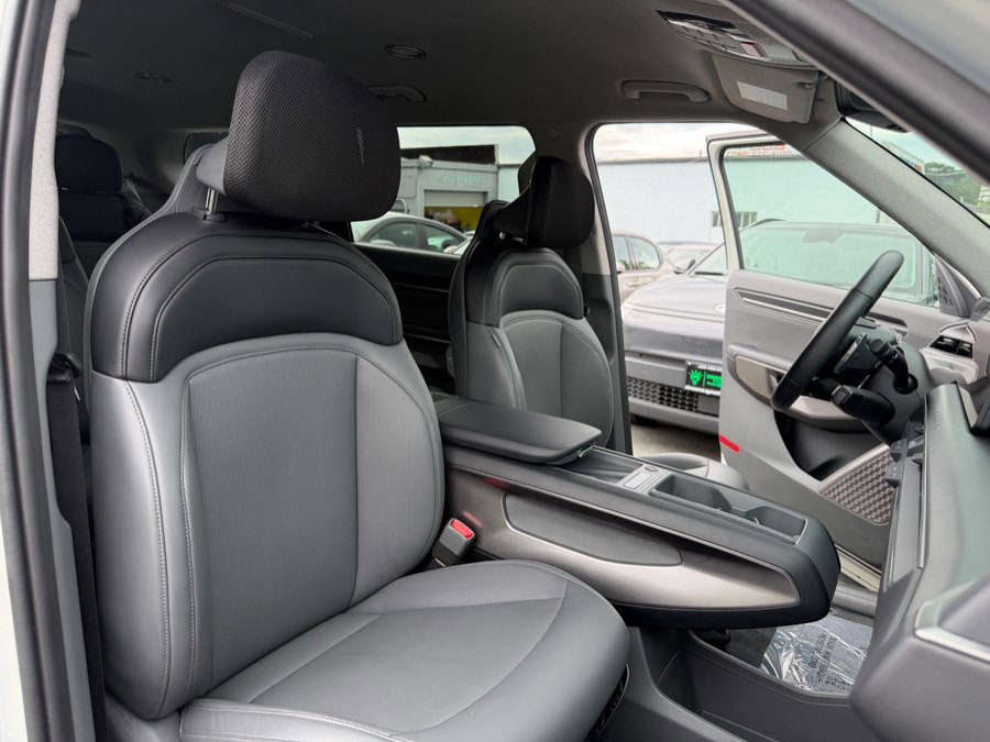 Used 2024 Kia EV9 Light Long Range image 35