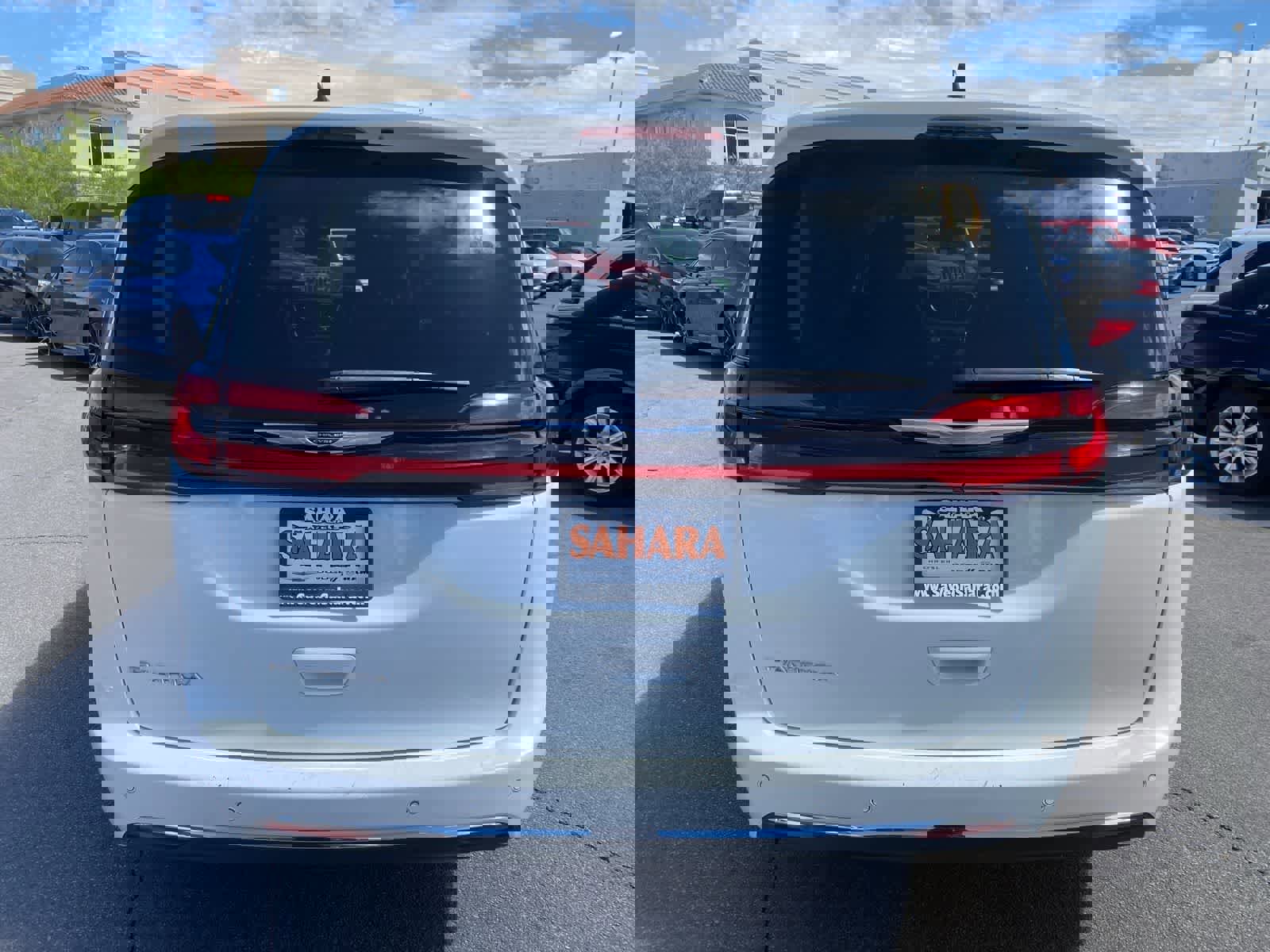 Used 2023 Chrysler Pacifica Touring-L FWD image 7