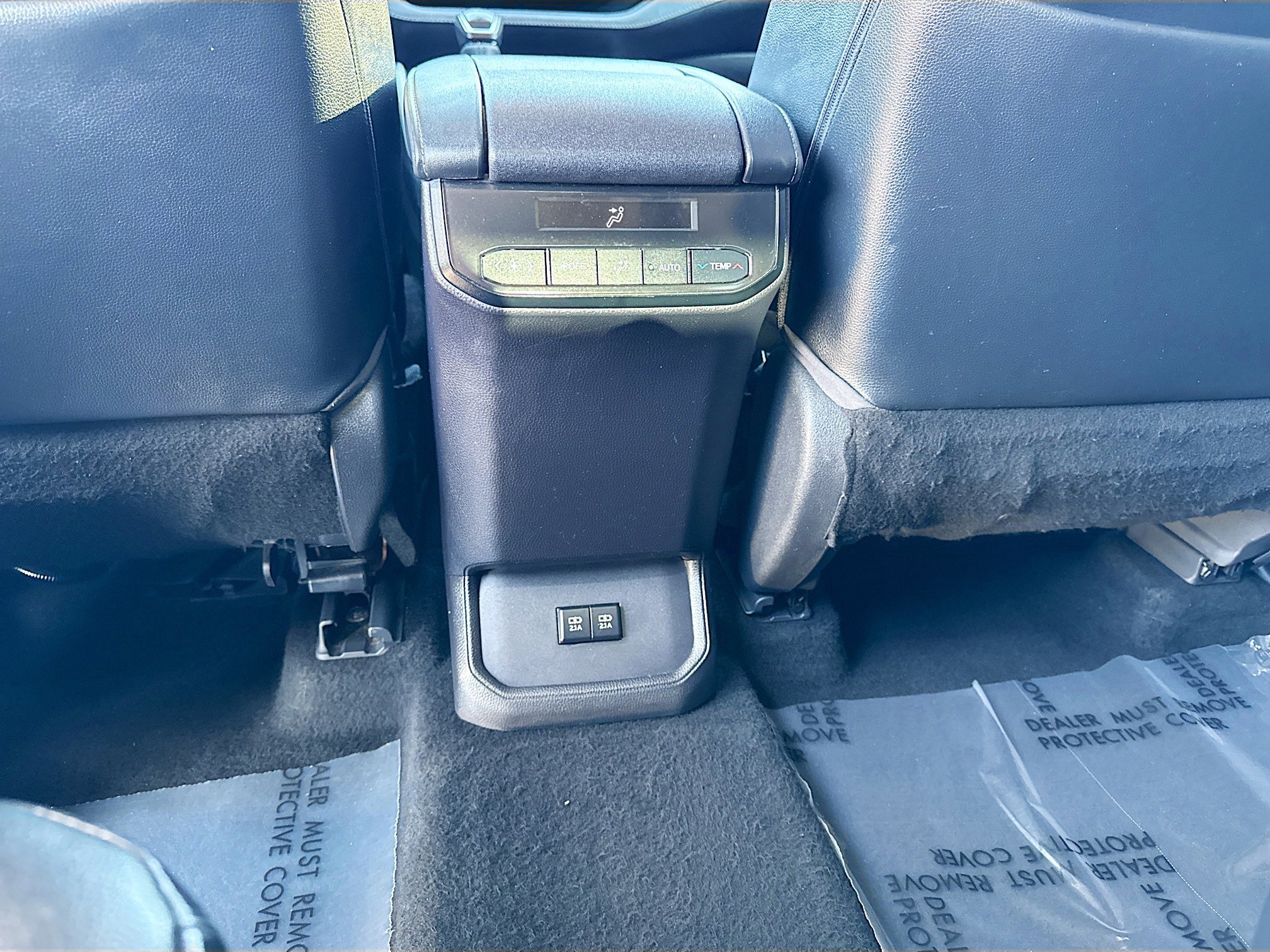 Used 2020 Toyota Highlander XLE image 19