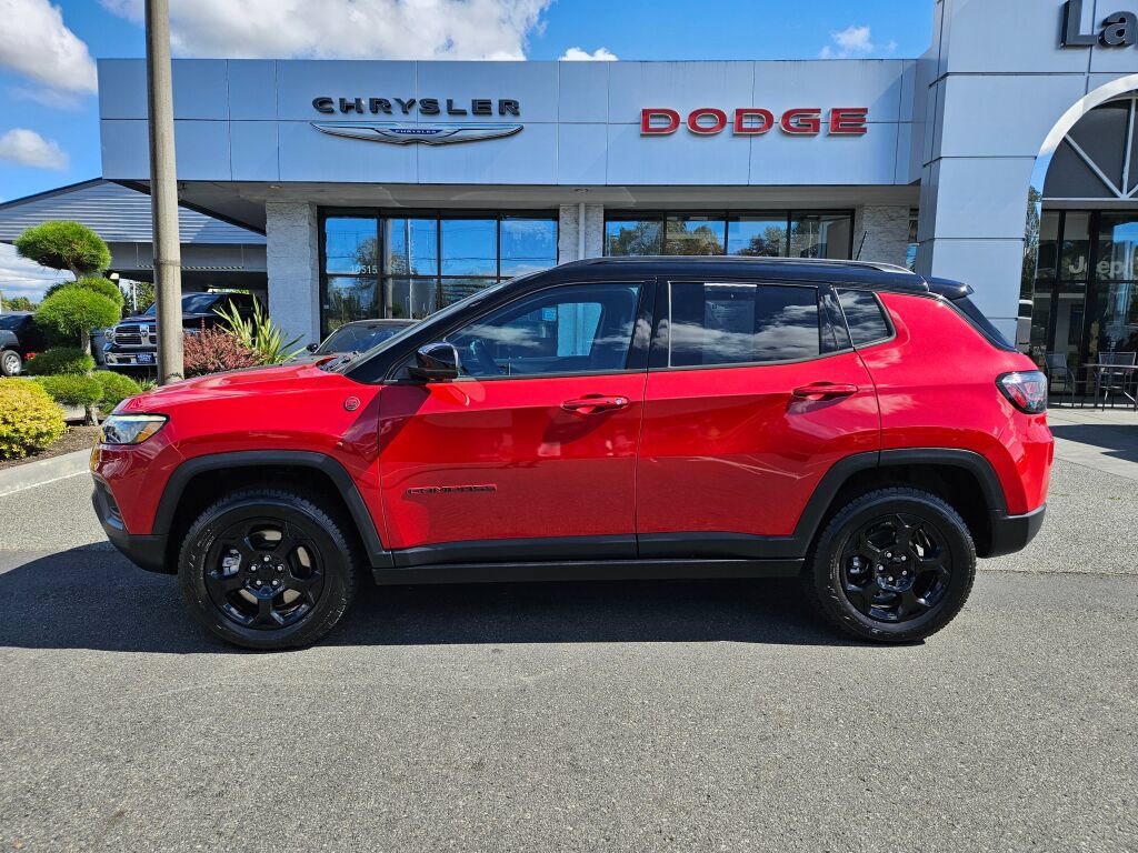 Used 2023 Jeep Compass Trailhawk w/ Trailhawk Elite Group AWD/4WD image 2