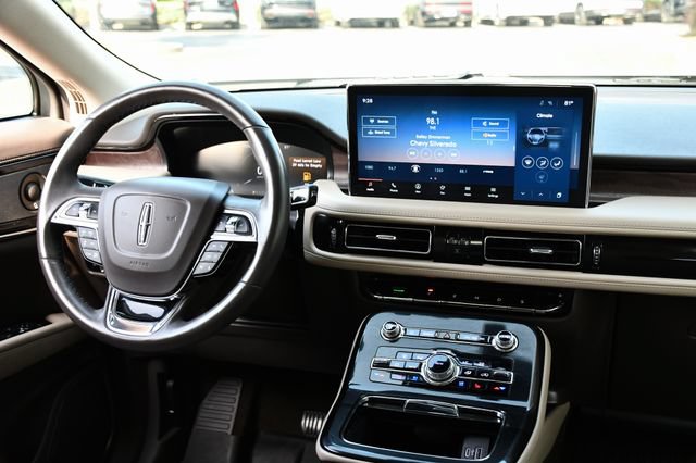 Used 2023 Lincoln Nautilus Reserve w/ Equipment Group 201A AWD/4WD image 2