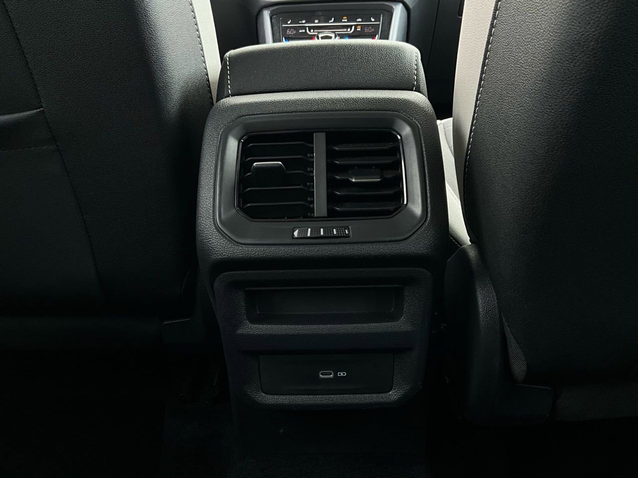 Used 2025 Volkswagen Taos SE FWD image 13