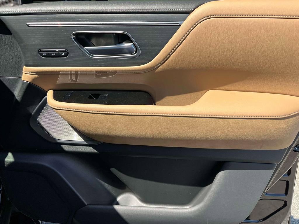 Used 2025 INFINITI QX80 Sensory AWD/4WD image 22