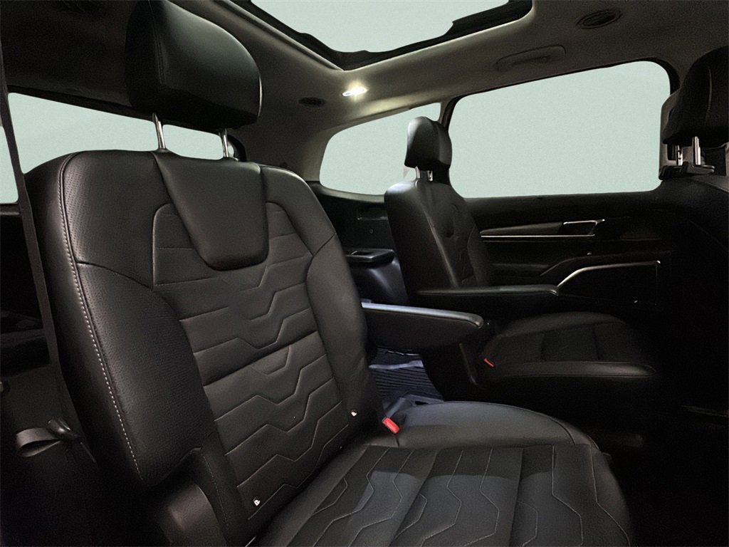 Used 2022 Kia Telluride SX w/ SX Prestige Package image 16