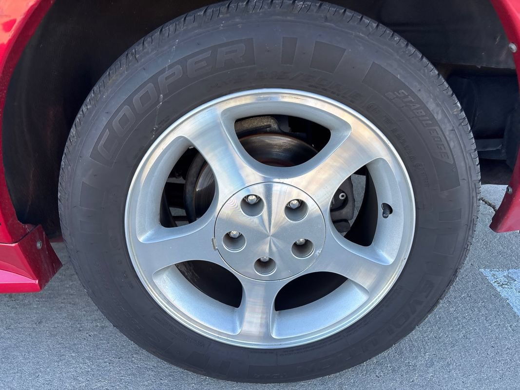 Used 2001 Ford Mustang Convertible RWD image 23