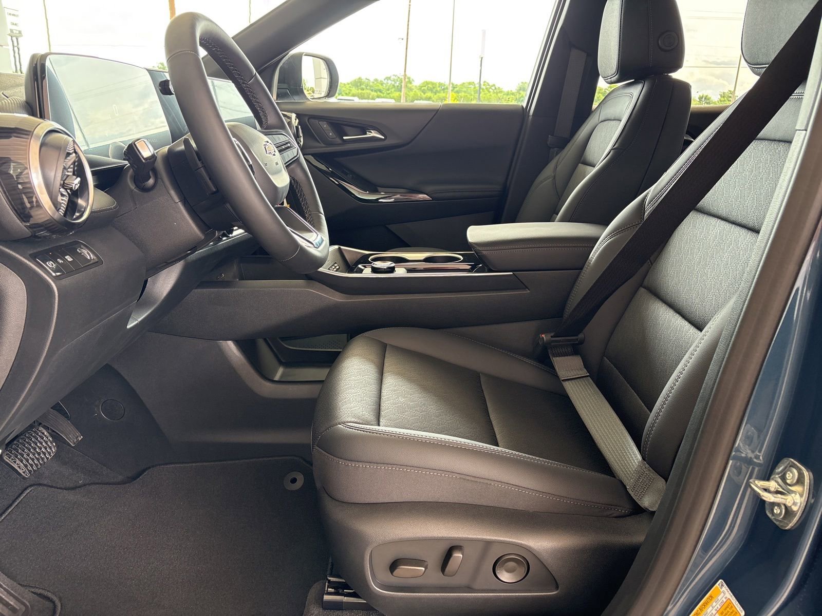 New 2026 Chevrolet Equinox LT w/ Convenience Package II FWD image 14