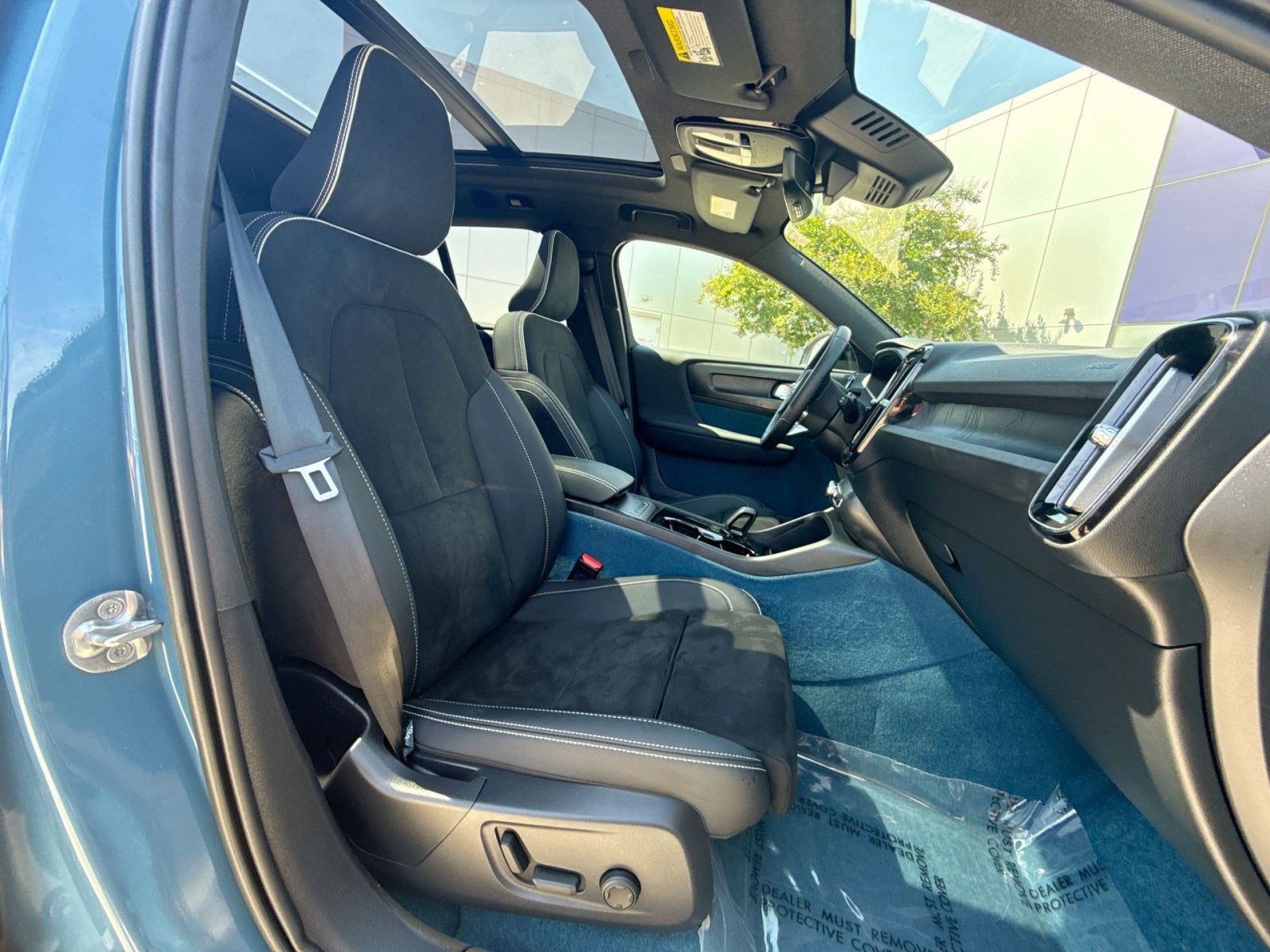 Used 2023 Volvo XC40 Recharge Plus w/ Protection Package Premier AWD/4WD image 27