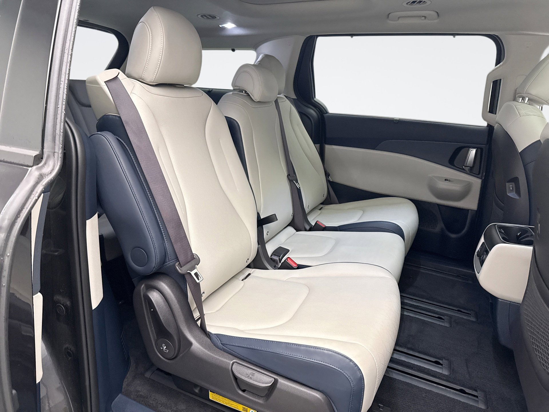 Used 2025 Kia Carnival SX image 18