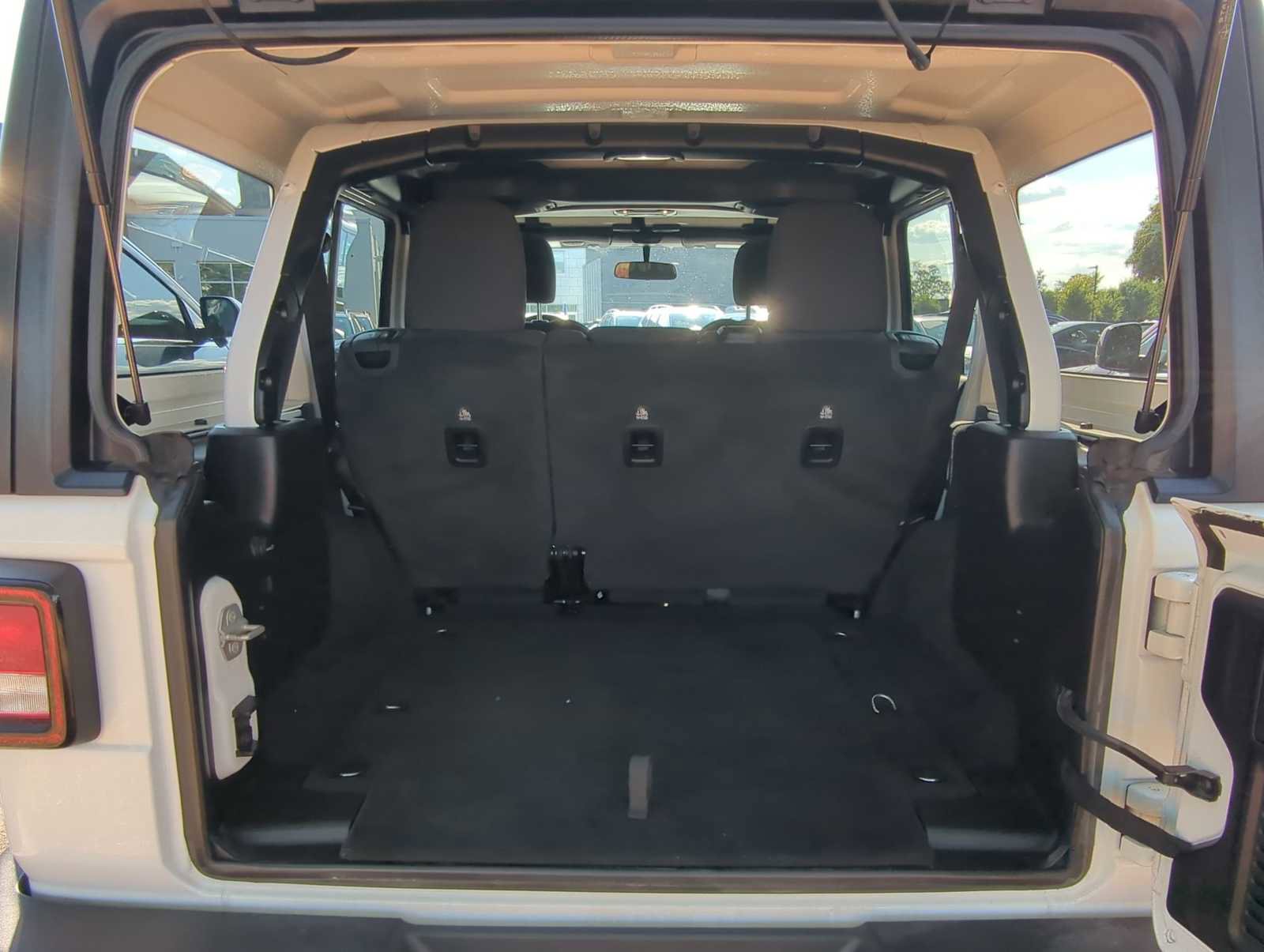 Used 2023 Jeep Wrangler Sport S image 33