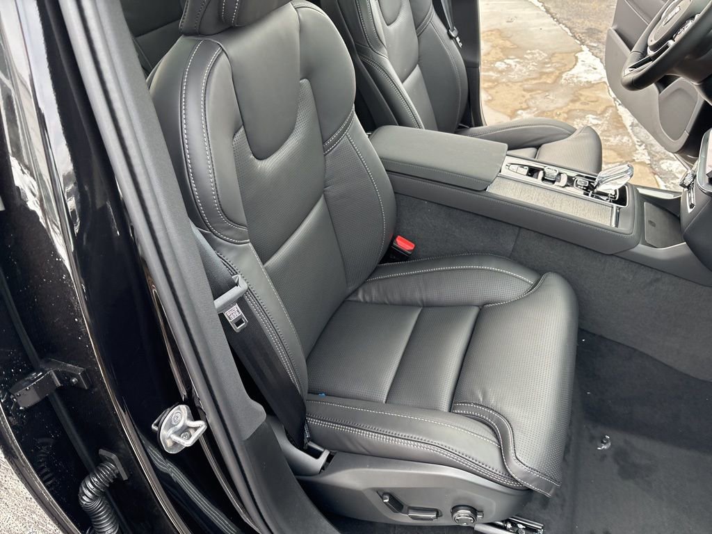 New 2026 Volvo XC90 B6 Ultra w/ Protection Package image 43