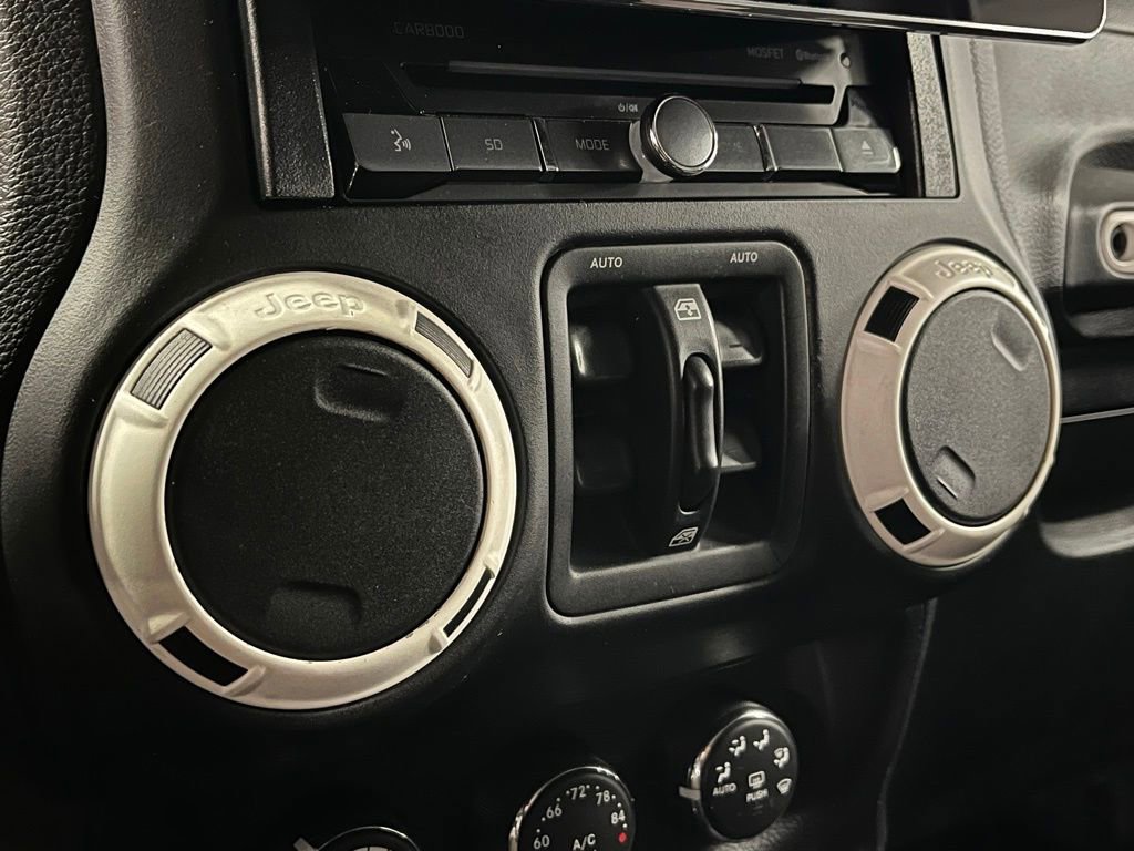 Used 2012 Jeep Wrangler Unlimited Sahara image 9