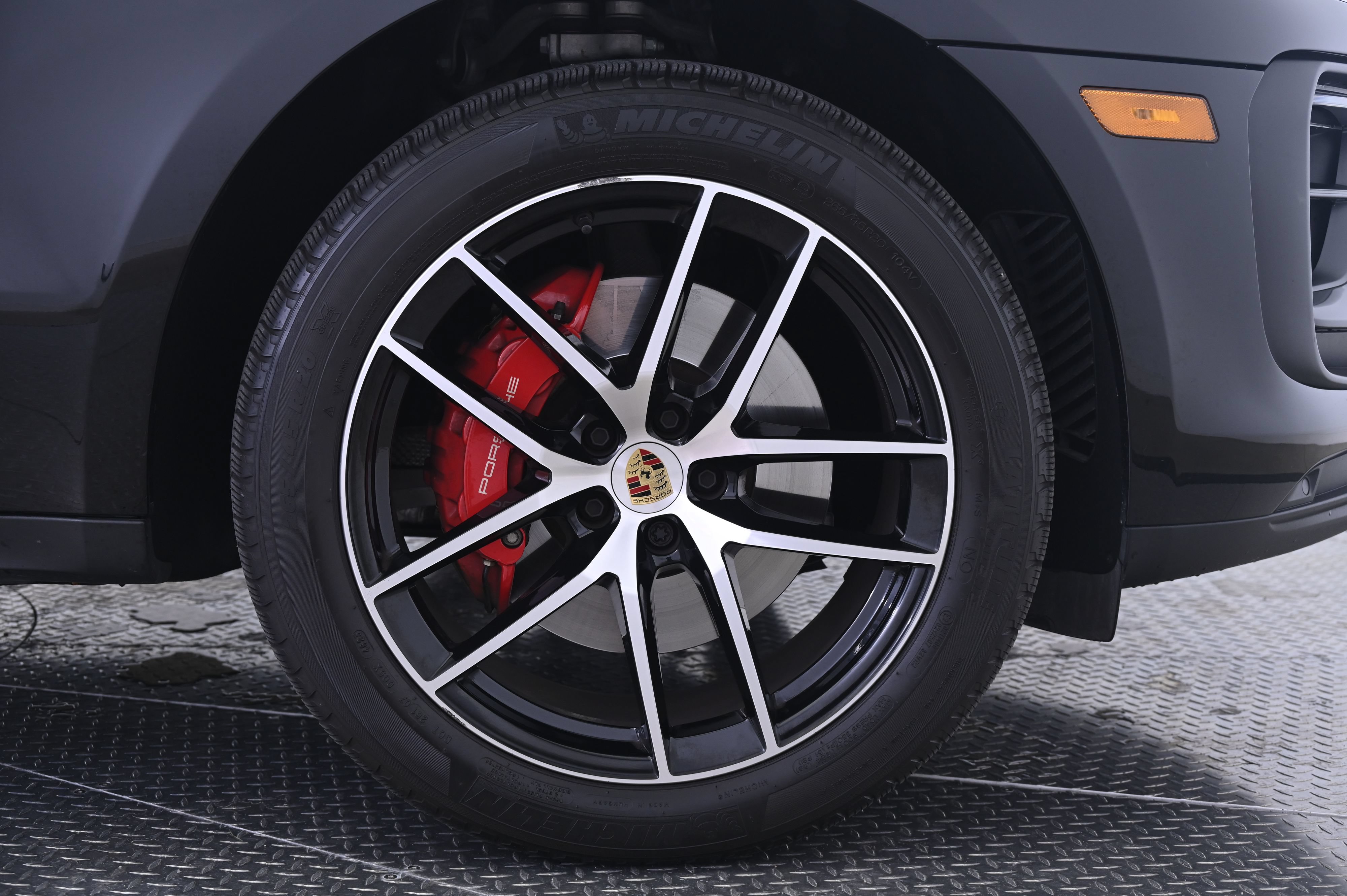 Certified 2024 Porsche Macan S AWD/4WD image 14