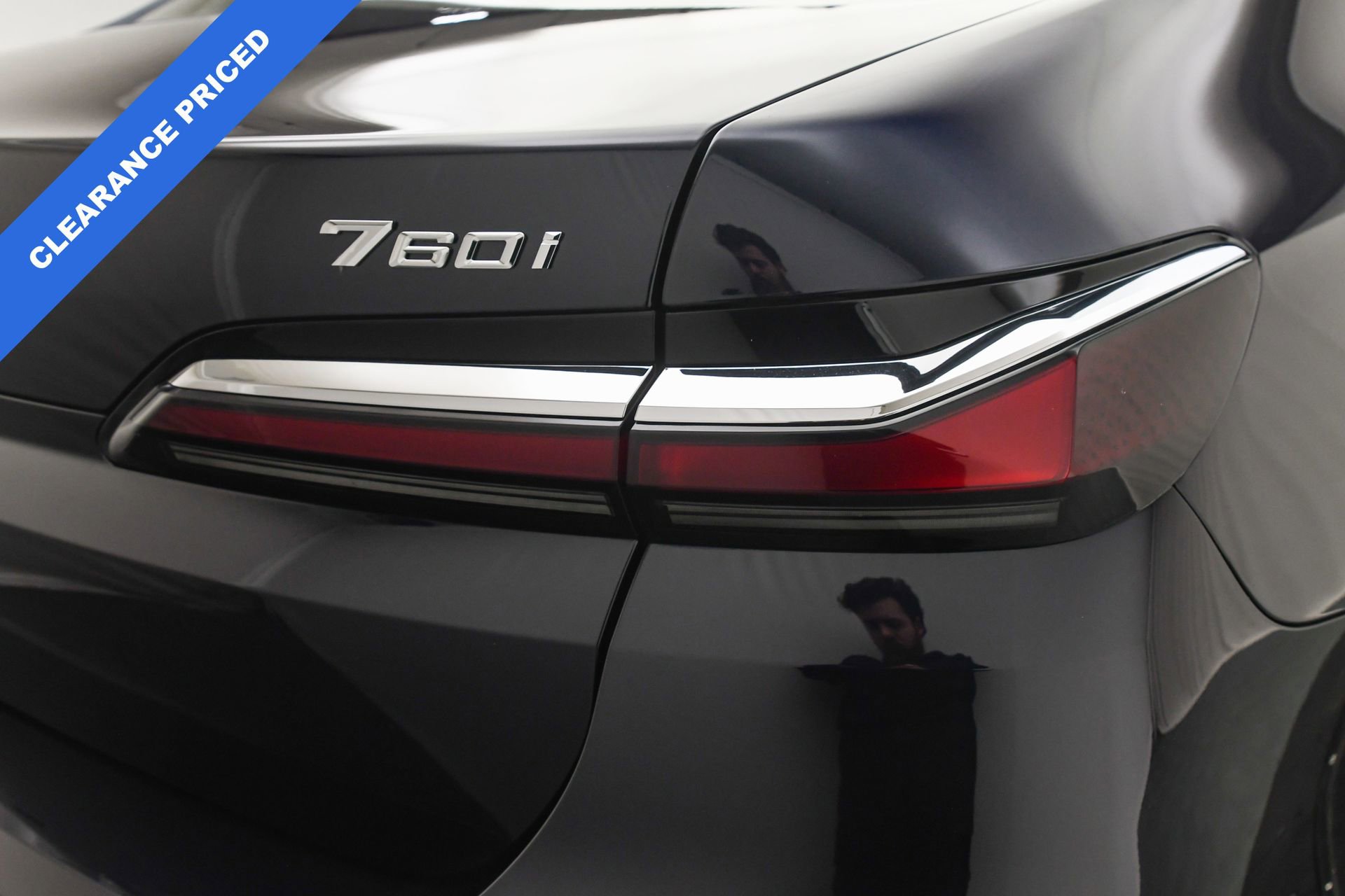 Used 2024 BMW 760i xDrive w/ Premium Package 2 image 25