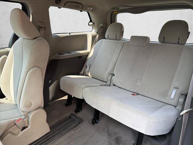 Used 2013 Toyota Sienna LE w/ Towing Pkg FWD image 25