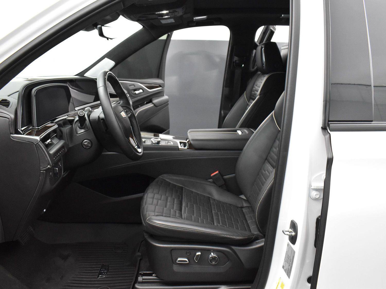 Used 2023 Cadillac Escalade Sport Platinum w/ LPO, ONYX Package AWD/4WD image 14