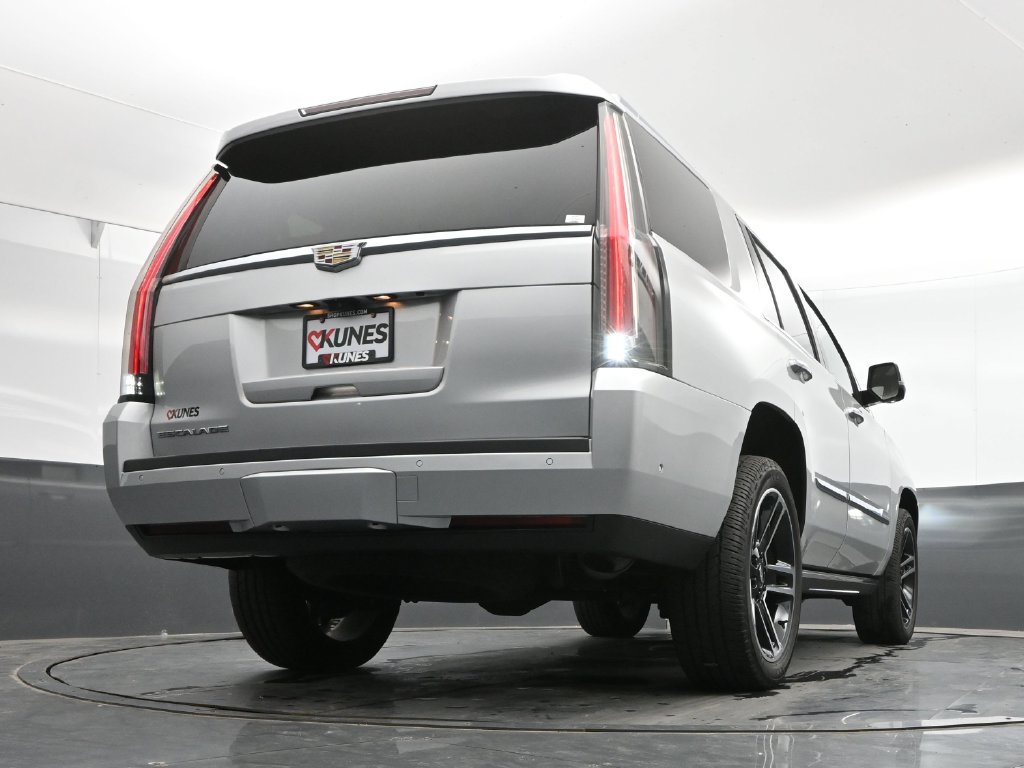Used 2018 Cadillac Escalade Platinum AWD/4WD image 43