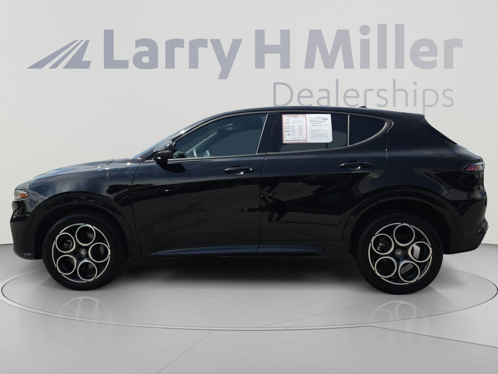Used 2025 Alfa Romeo Tonale AWD/4WD image 2