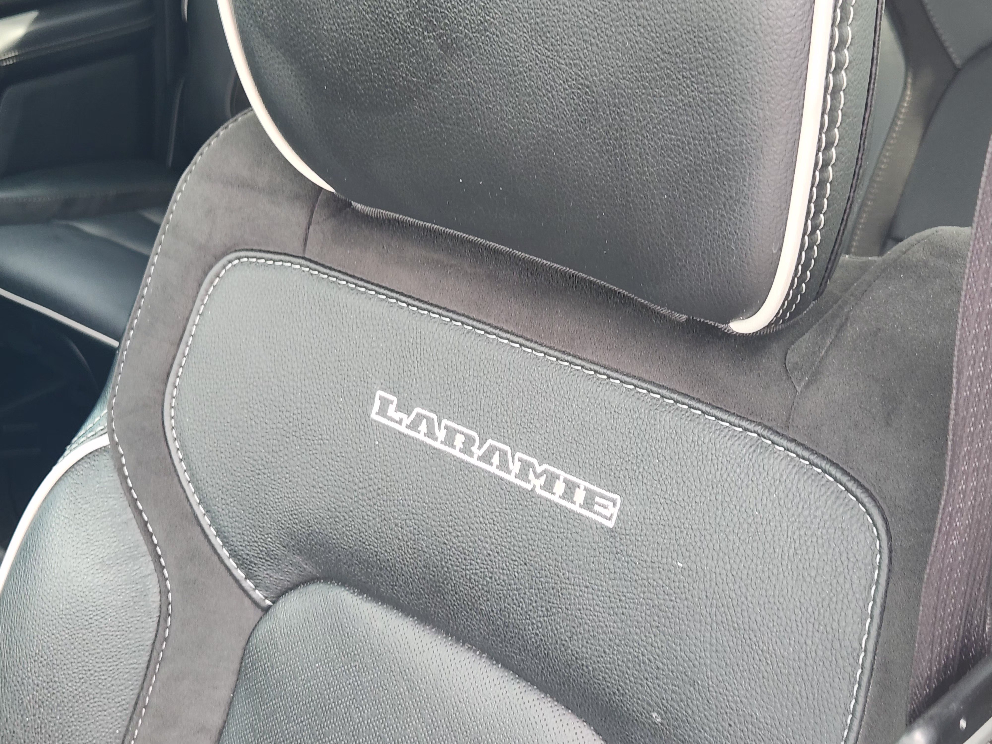 Used 2025 RAM 1500 Laramie AWD/4WD image 17