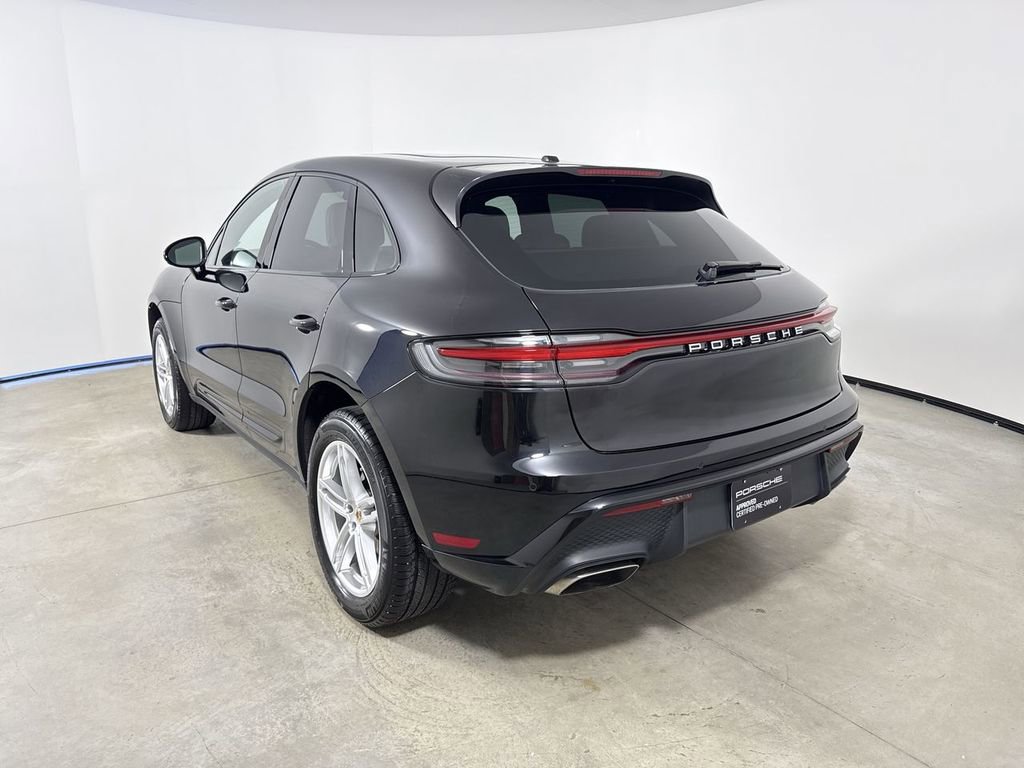 Certified 2024 Porsche Macan image 3