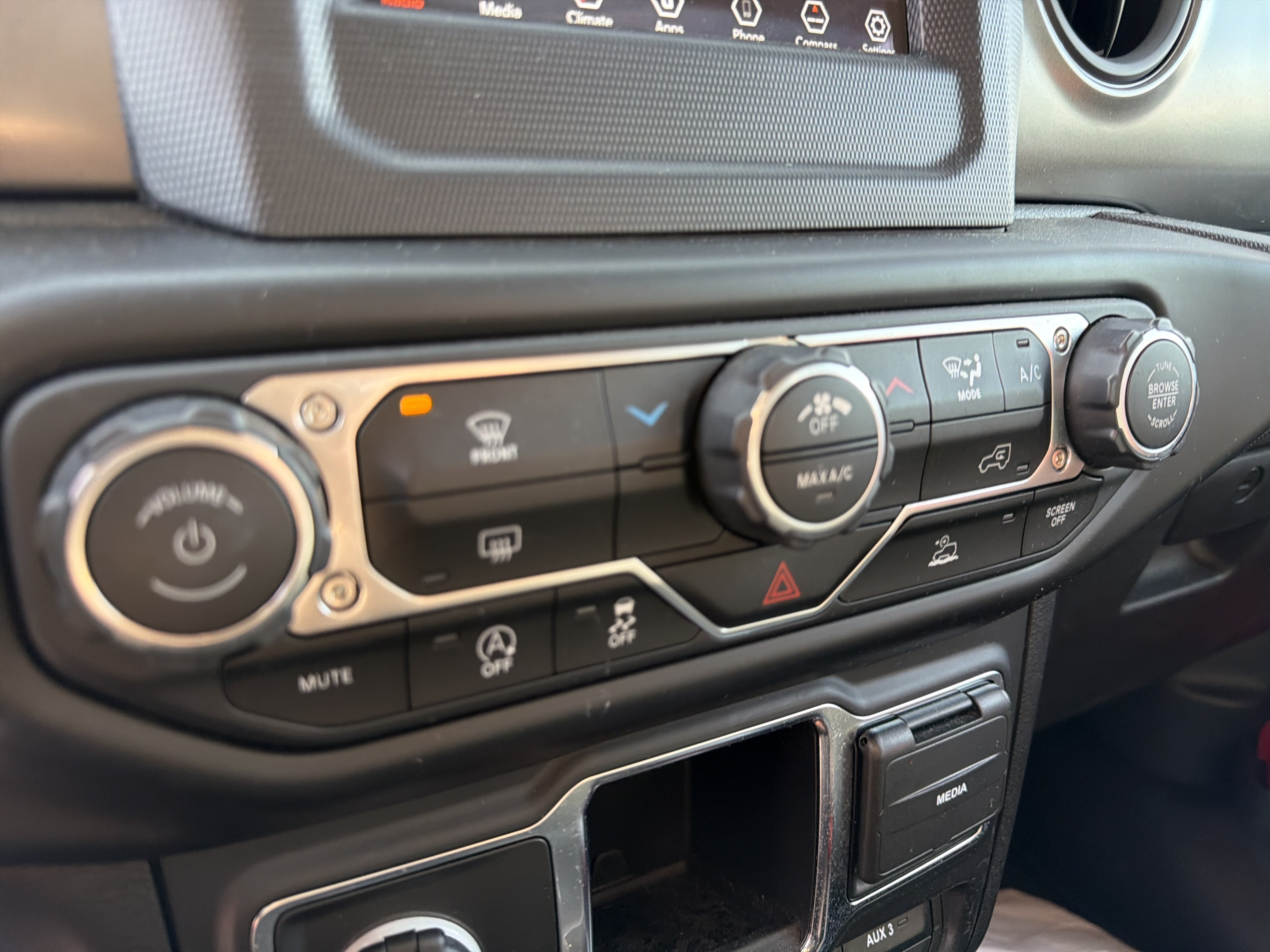 Used 2023 Jeep Gladiator Sport AWD/4WD image 16