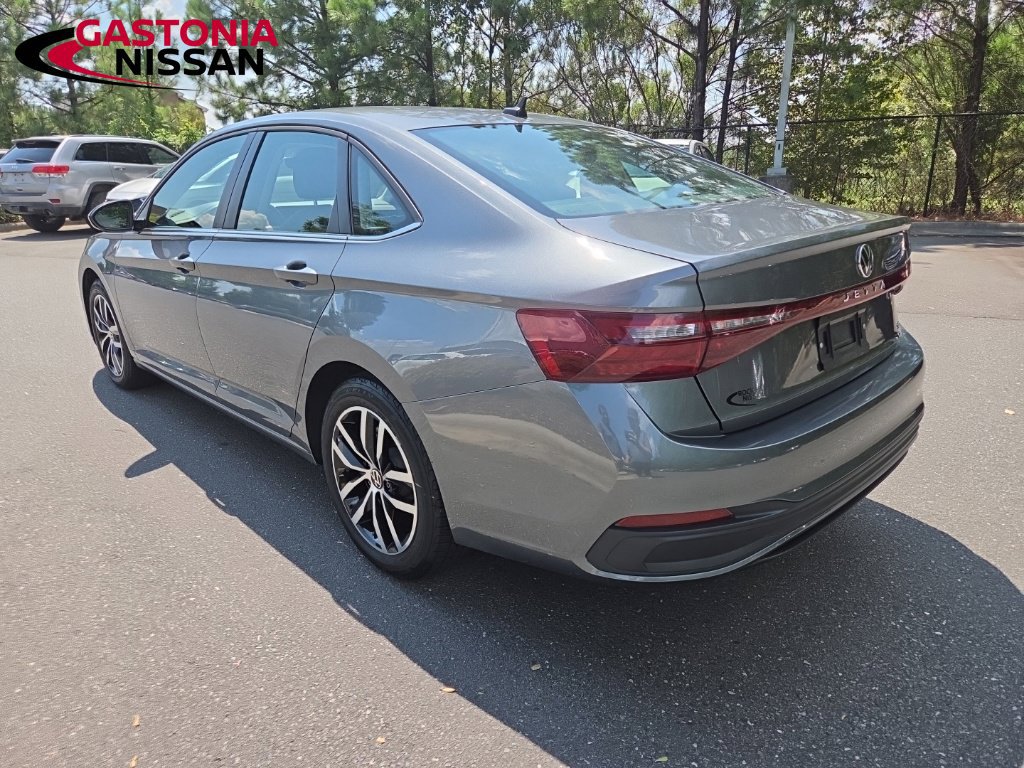 Used 2025 Volkswagen Jetta SE FWD image 6