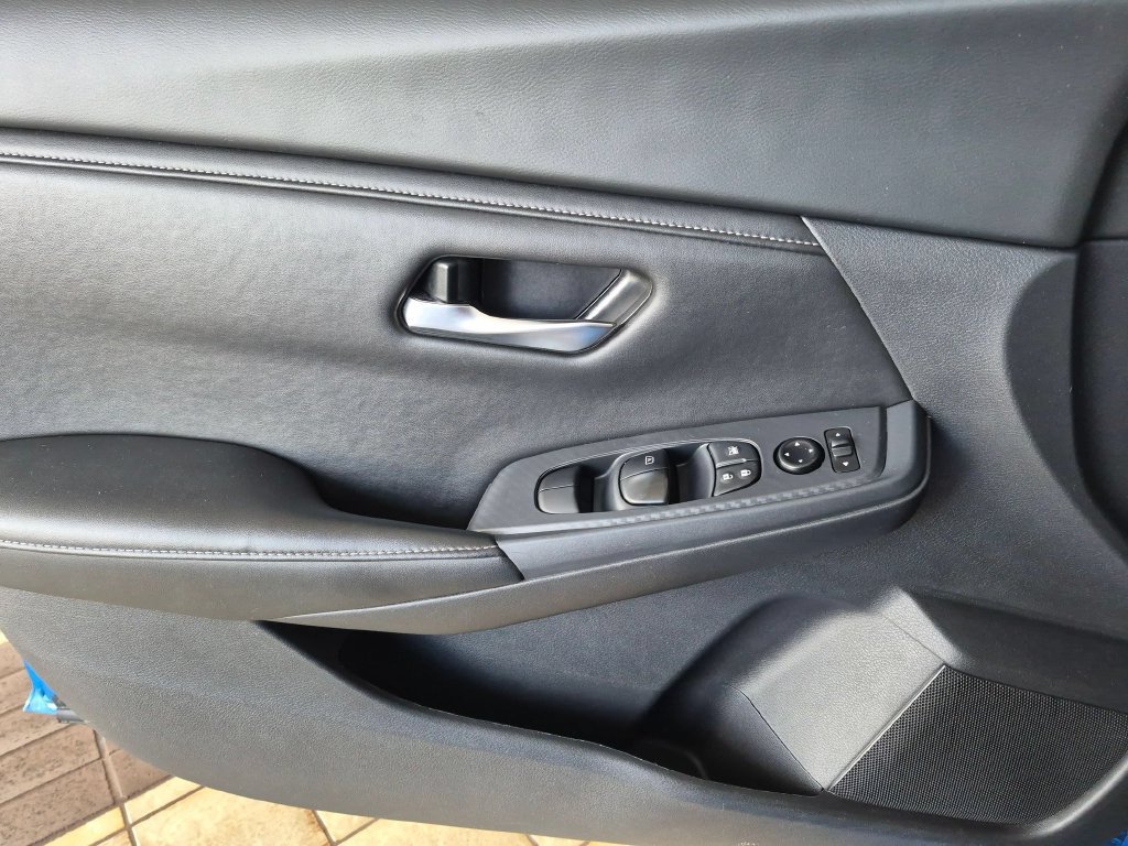 Used 2025 Nissan Sentra SV FWD image 21