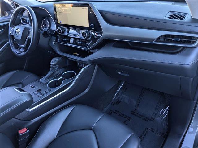 Used 2024 Toyota Highlander XLE image 25