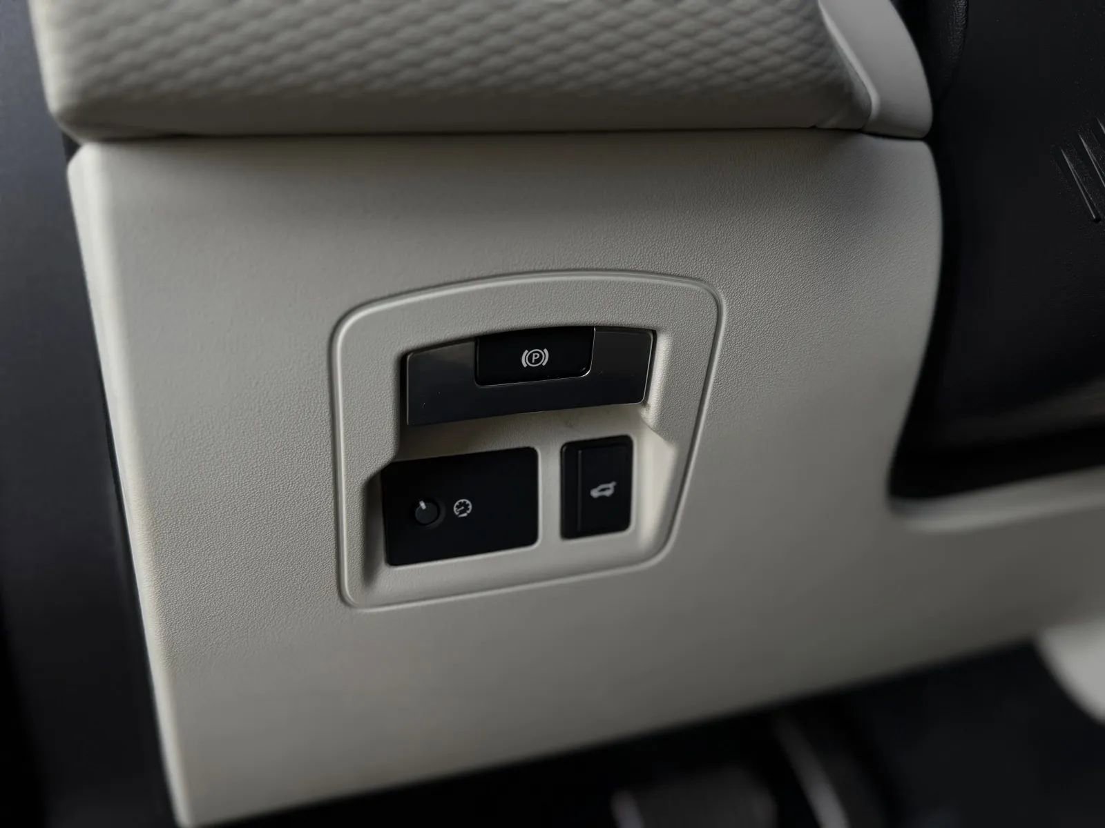 Used 2020 Land Rover Range Rover Velar R-Dynamic S AWD/4WD image 27