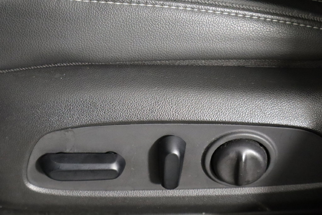 Used 2022 Buick Encore GX Essence w/ Experience Buick Package FWD image 24