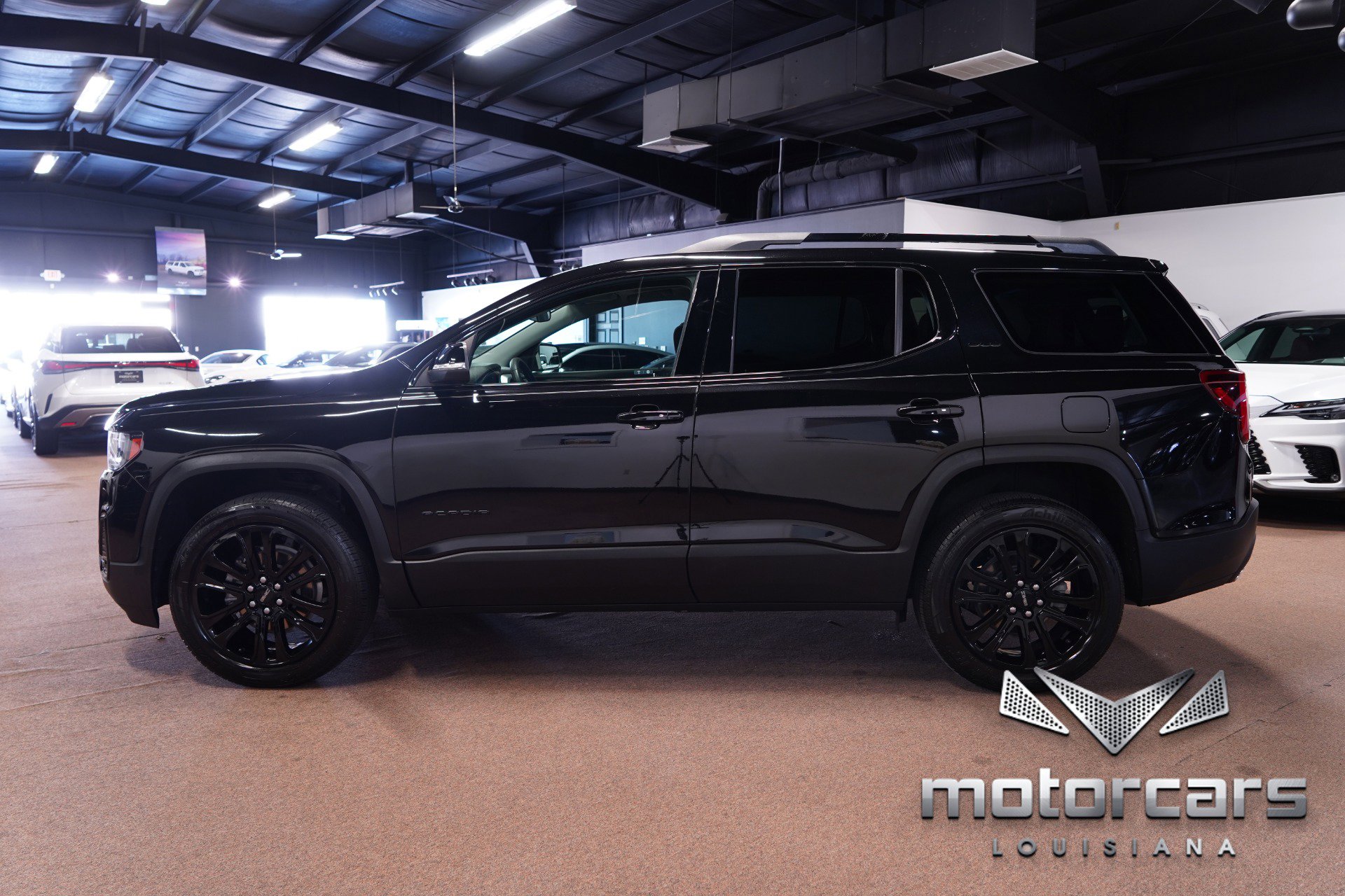 Used 2022 GMC Acadia SLE w/ Driver Convenience Package image 4