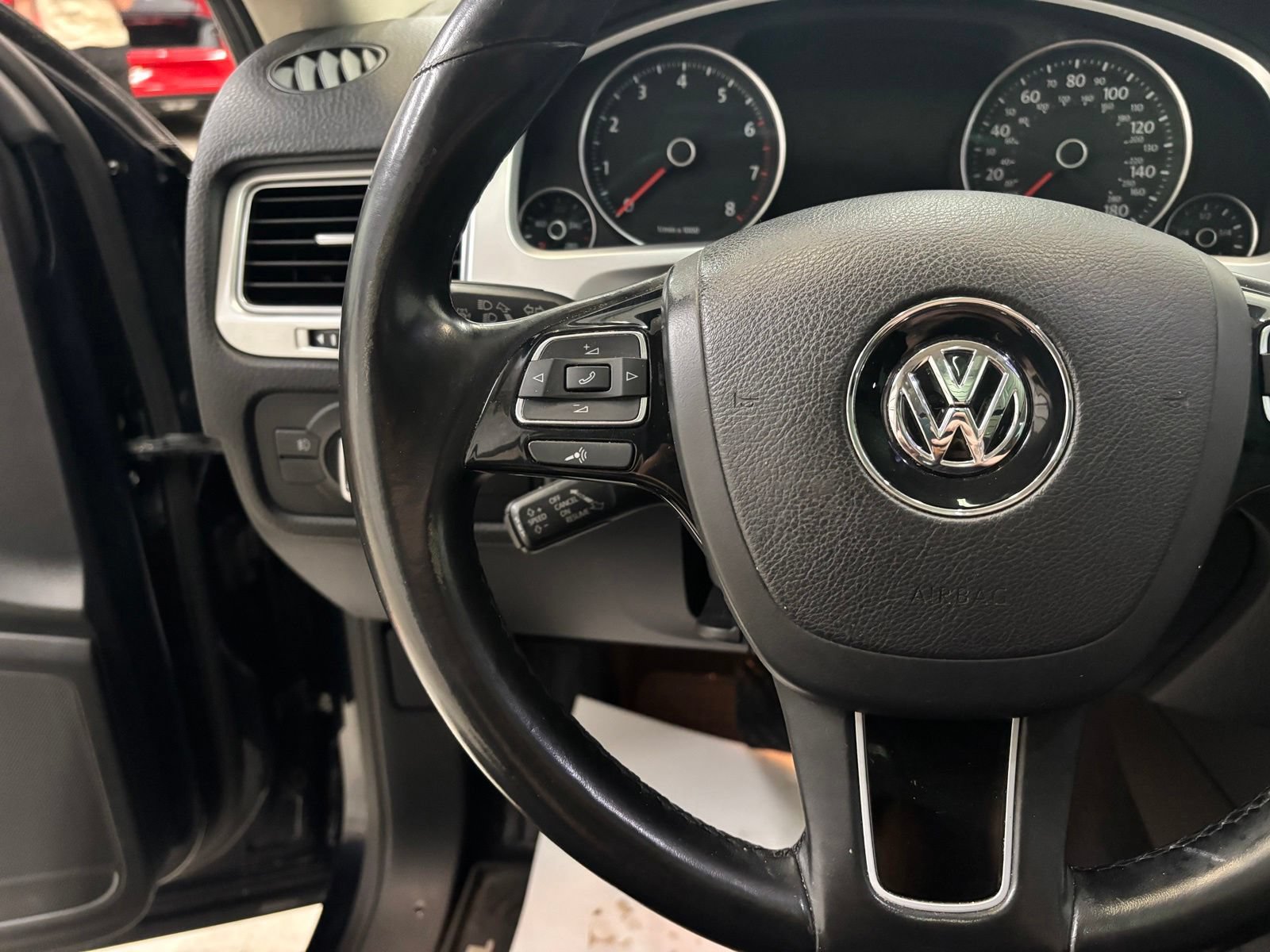 Used 2015 Volkswagen Touareg VR6 AWD/4WD image 14