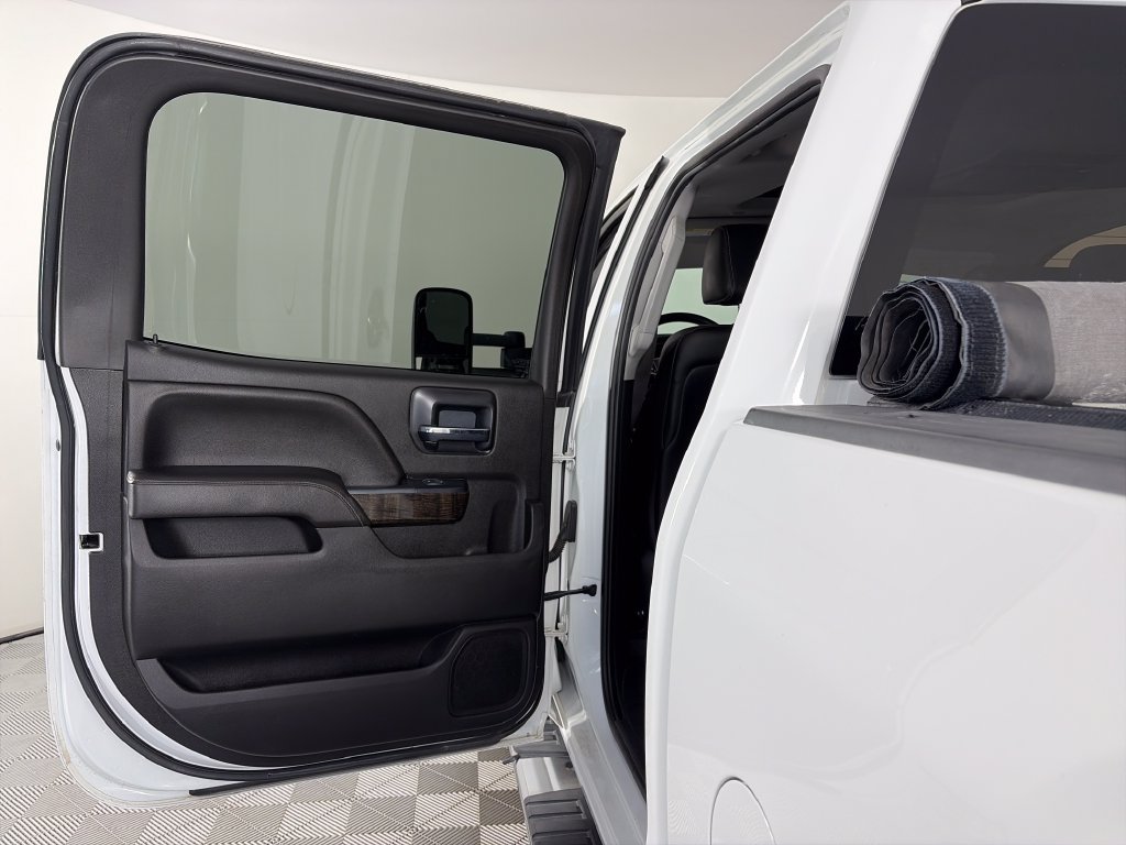 Used 2015 GMC Sierra 2500 Denali w/ Duramax Plus Package AWD/4WD image 12