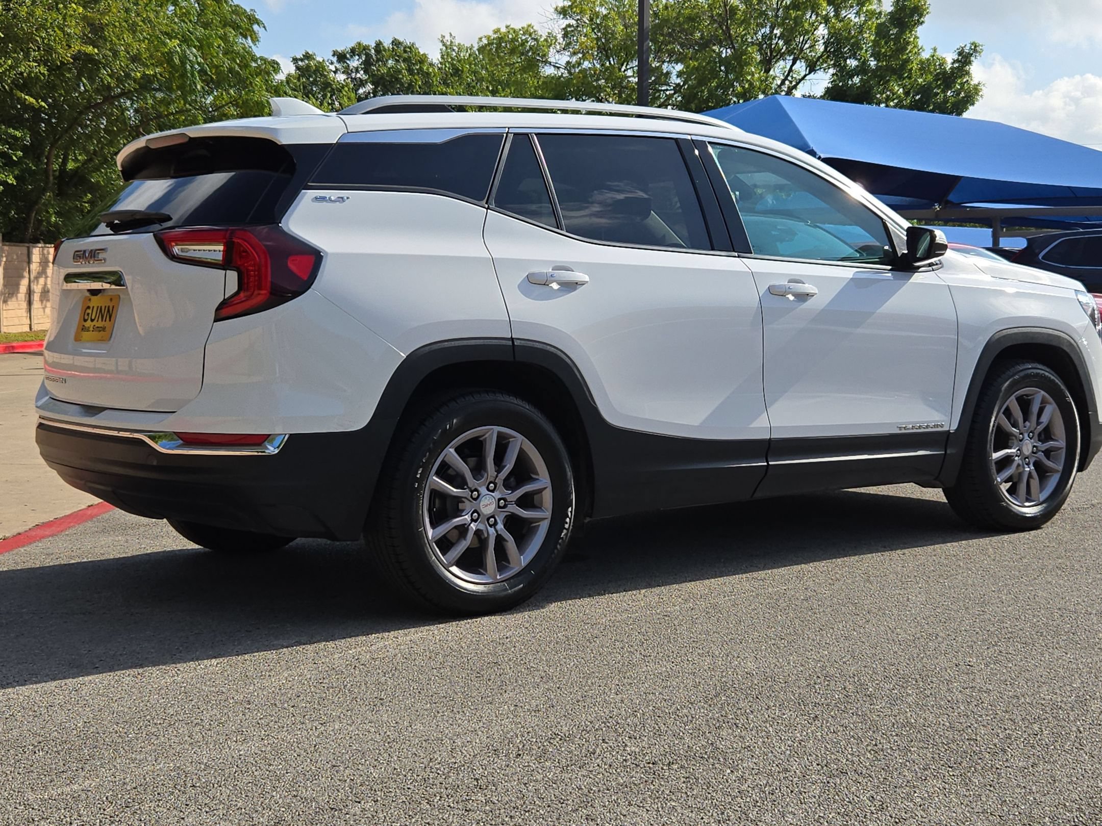Used 2023 GMC Terrain SLT FWD image 3