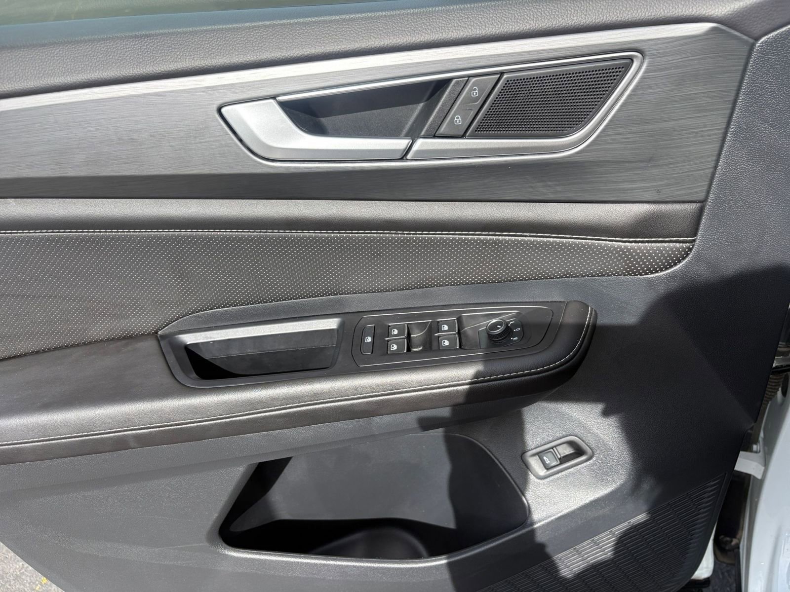 Used 2025 Volkswagen Atlas Cross Sport SE image 18