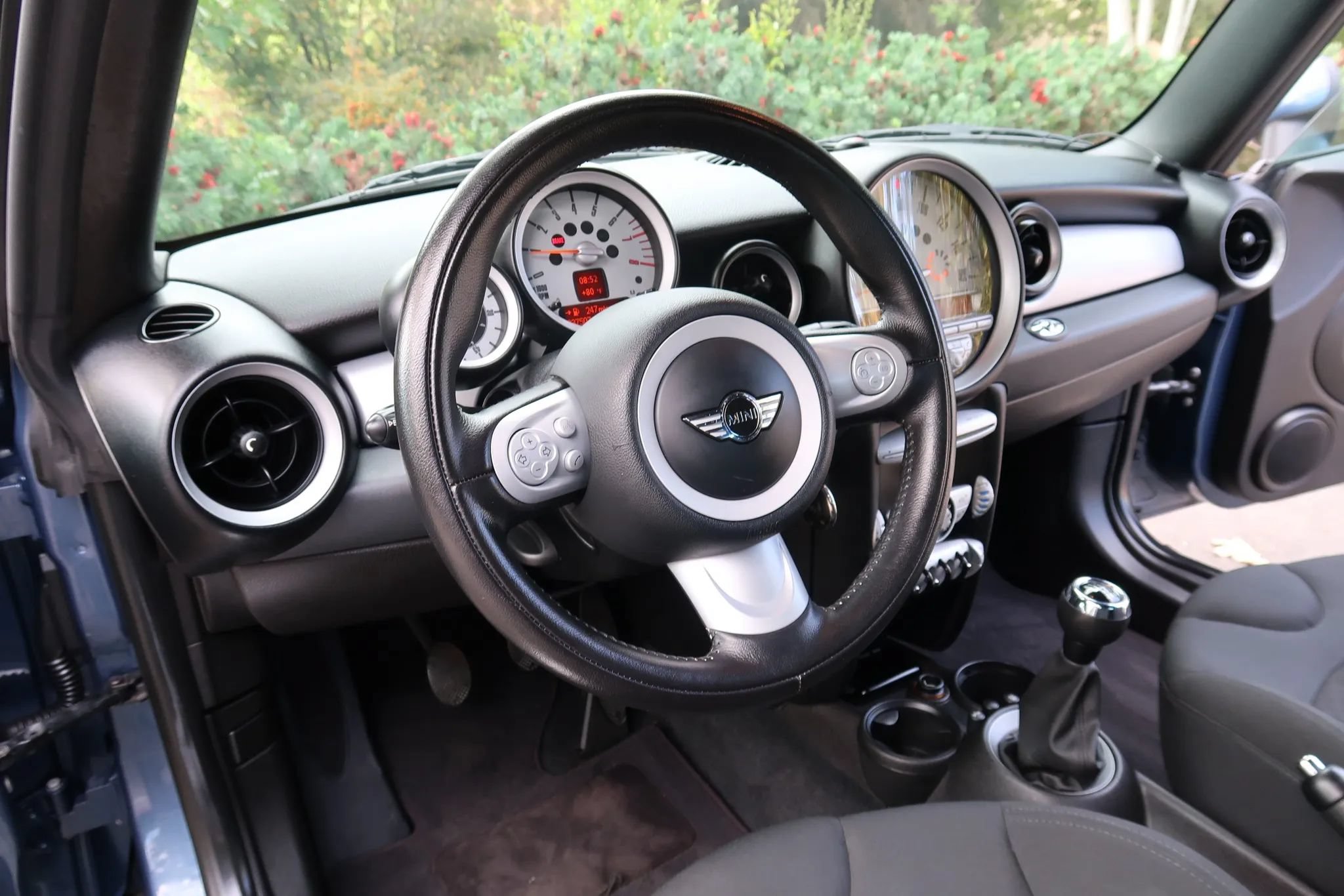 Used 2009 MINI Cooper Convertible FWD image 18