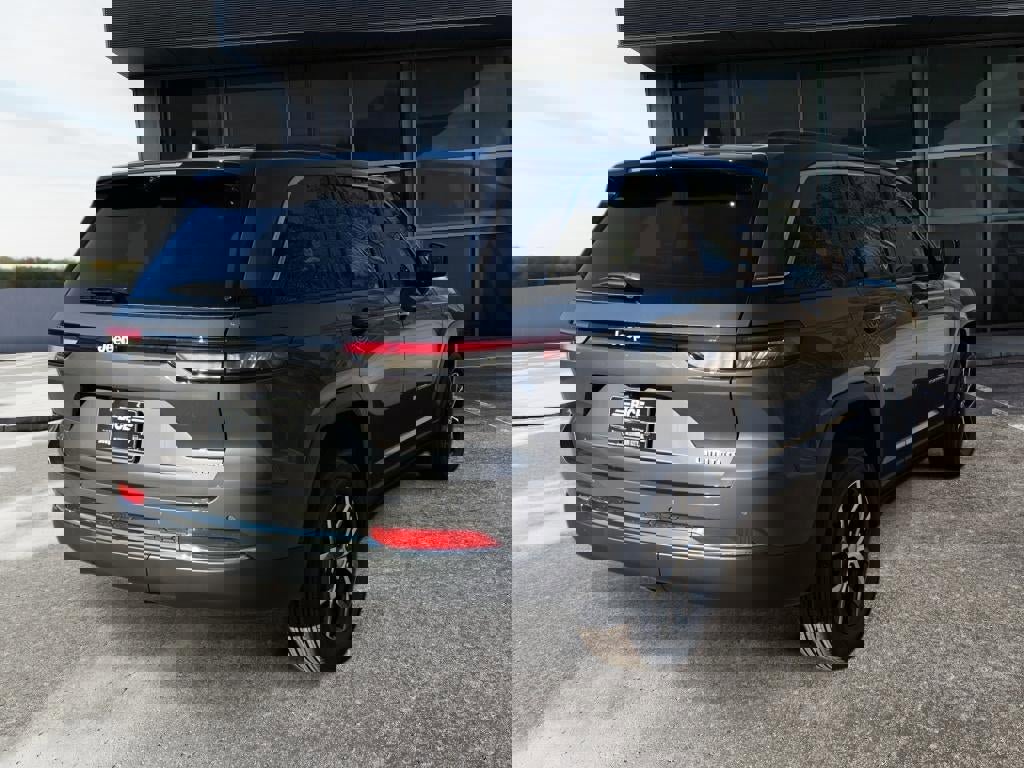 New 2025 Jeep Grand Cherokee Limited w/ Luxury Tech Group II image 6