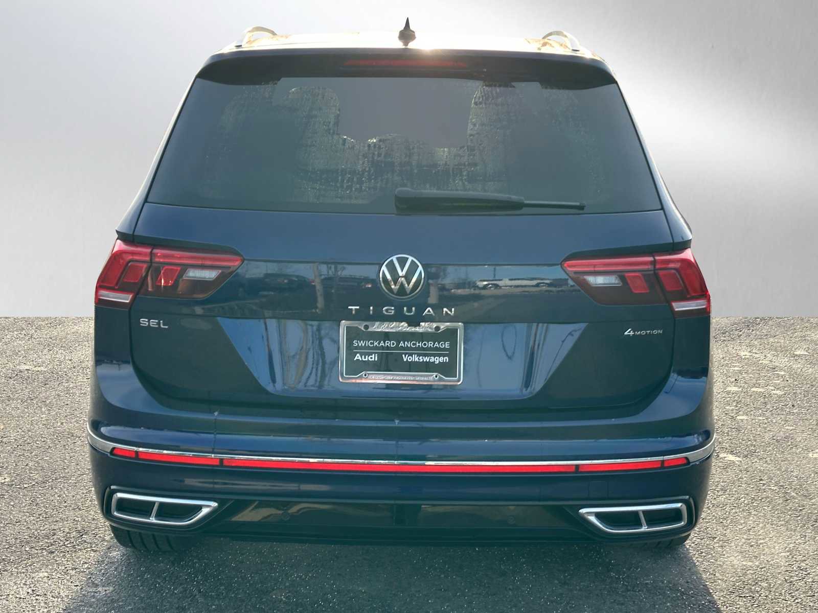 Used 2022 Volkswagen Tiguan SEL R-Line image 4