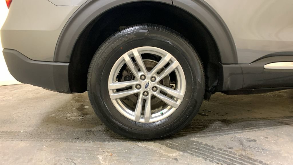 Certified 2022 Ford Explorer XLT w/ Equipment Group 202A image 16