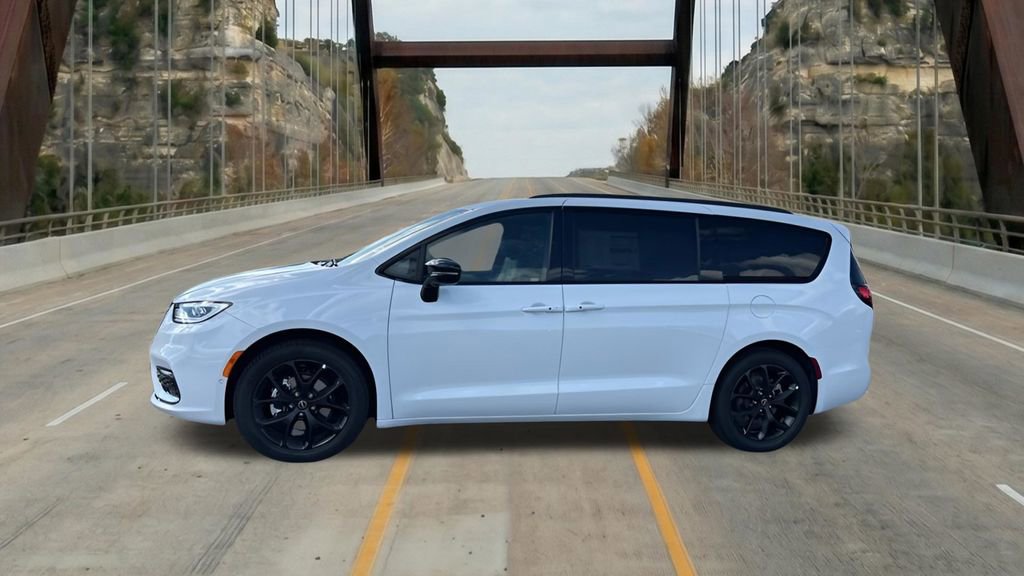 New 2026 Chrysler Pacifica Select w/ S Appearance Package FWD image 4
