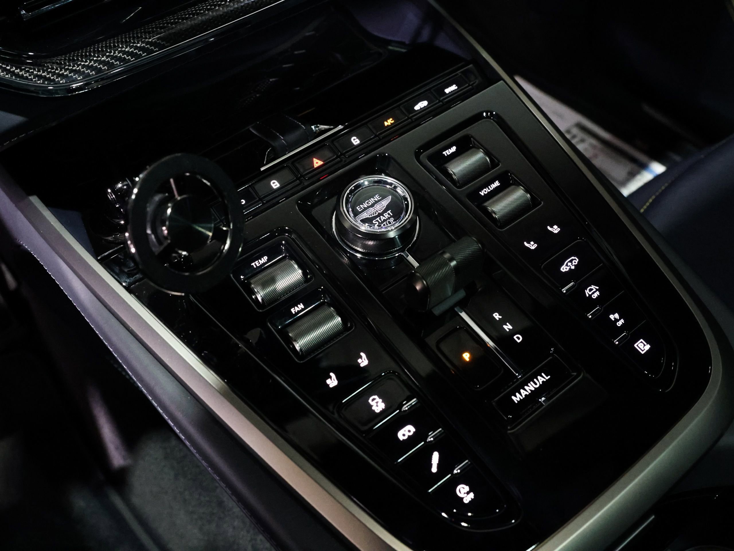 Used 2025 Aston Martin DBX 707 image 7