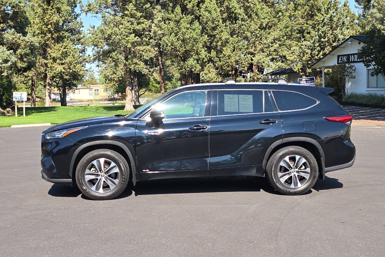 Used 2020 Toyota Highlander XLE image 8