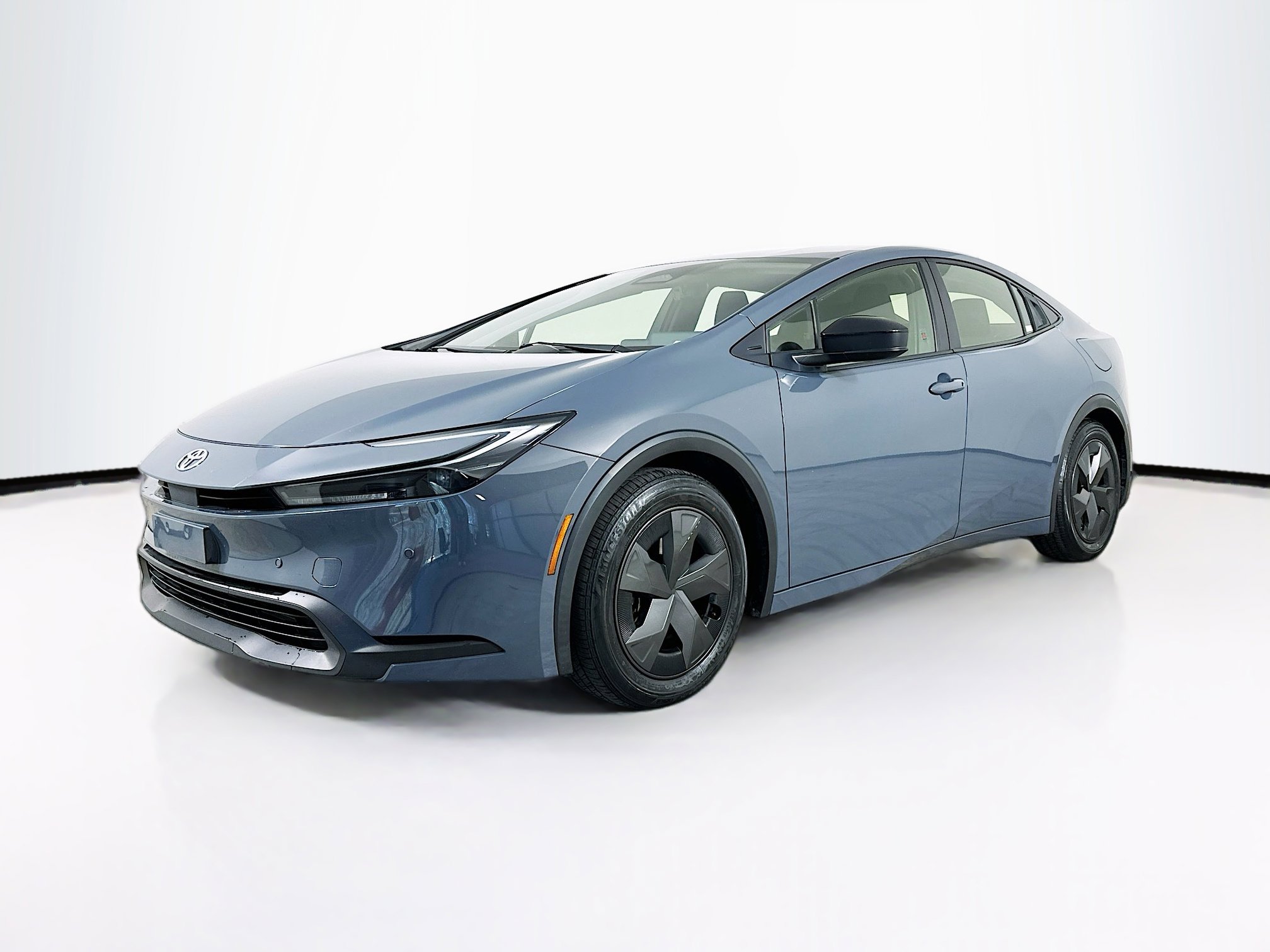 Used 2024 Toyota Prius LE image 3