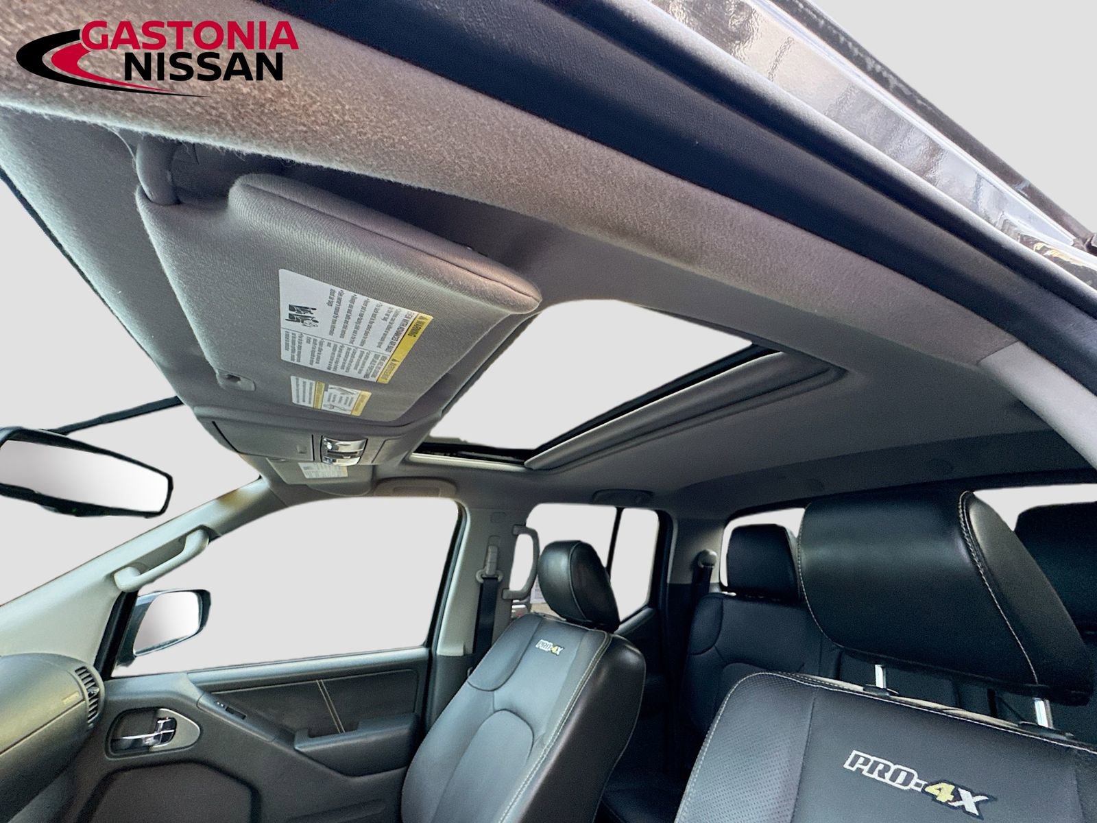 Used 2015 Nissan Frontier PRO-4X w/ Pro-4x Luxury Package image 33