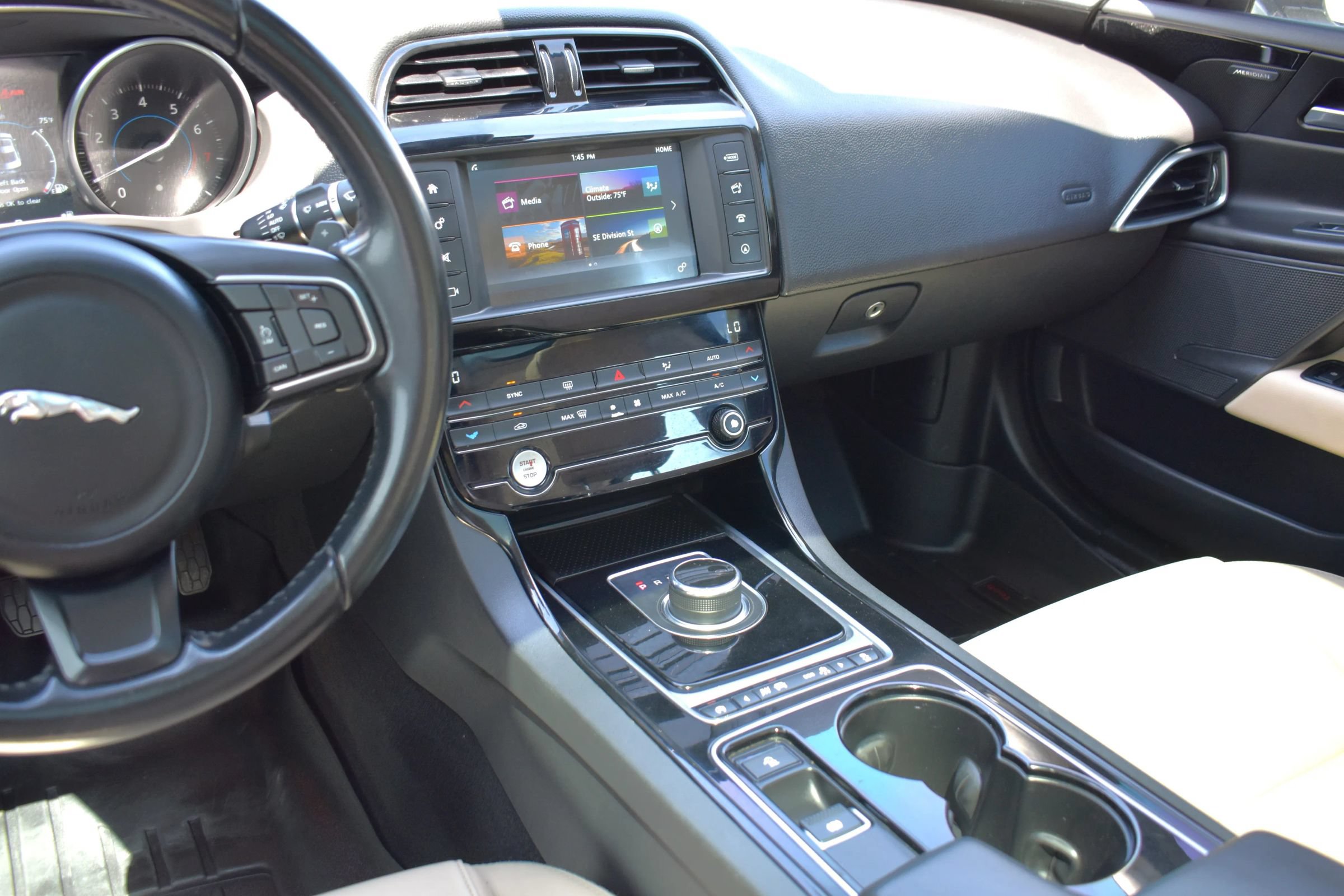 Used 2017 Jaguar XE Premium RWD image 59