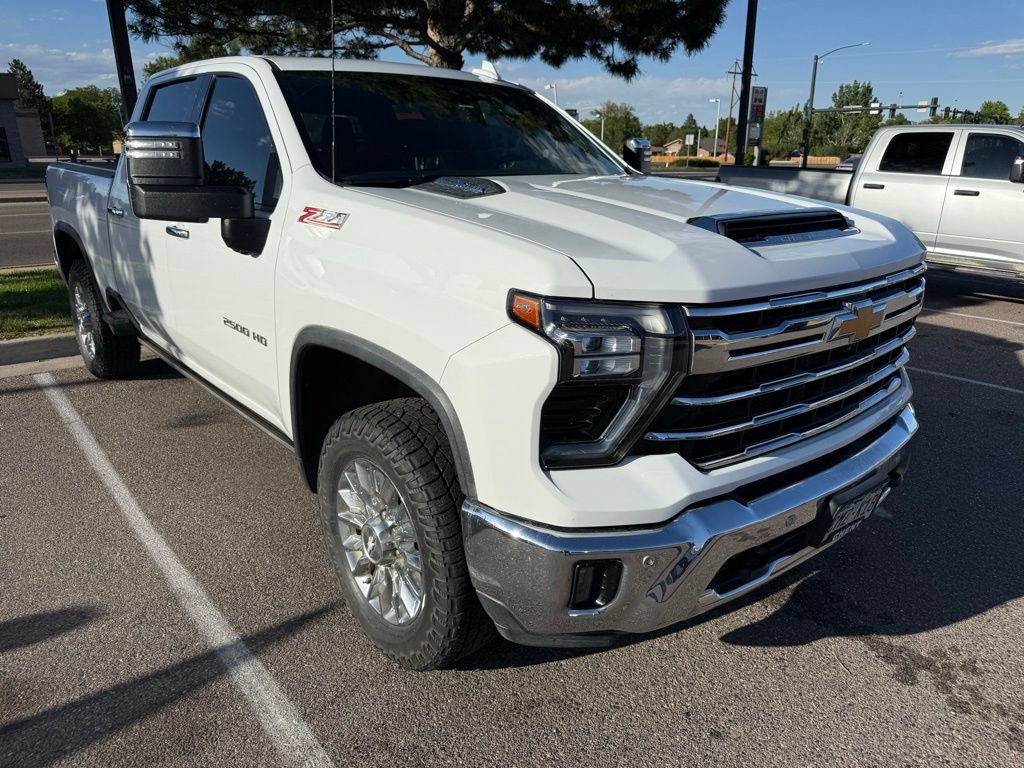 Used 2024 Chevrolet Silverado 2500 LTZ w/ LTZ Convenience Package AWD/4WD image 2